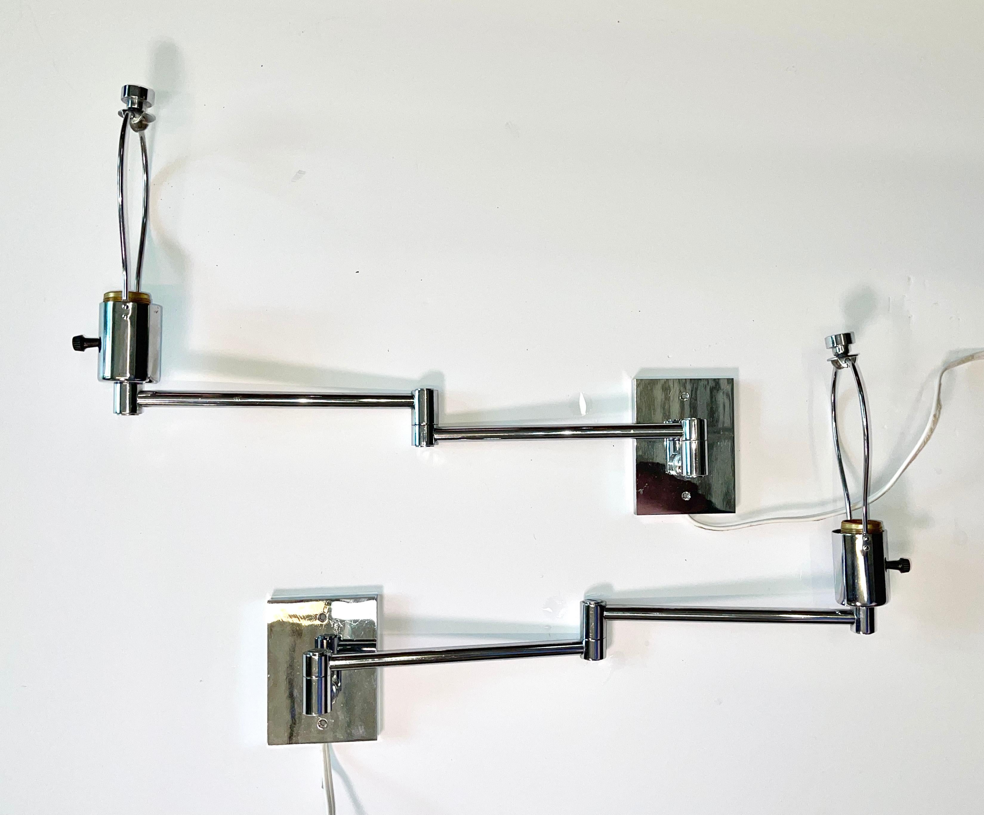 Produced by Metalarte Spain, original vintage pair of George W. Hansen's famous wall mounted swing-arm lamps.
Both lamps come with chrome square tube cord cover and their original lampshade.
Designed by Georg W. Hansen in 1947 while improvising a