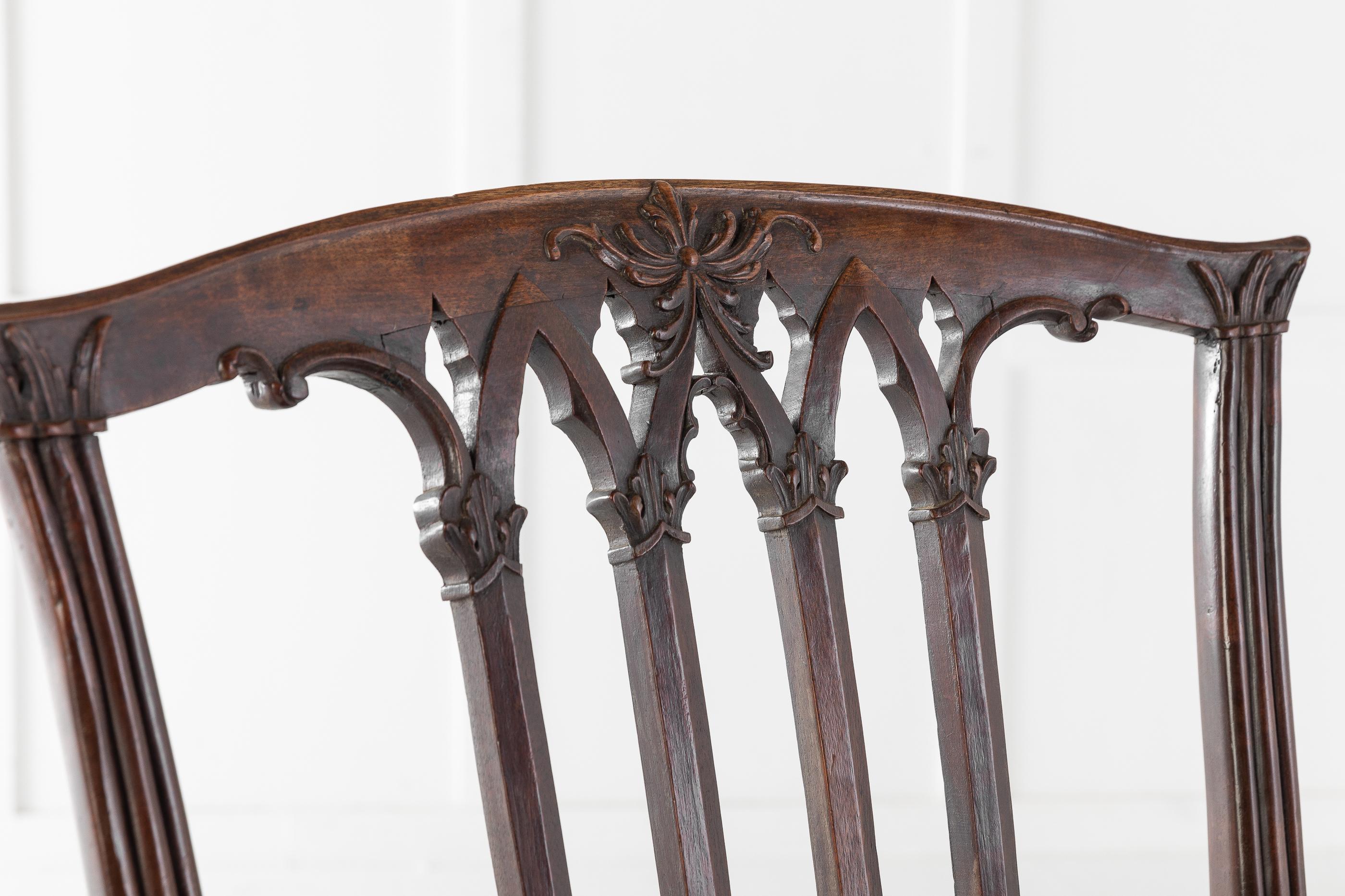 Pair of Georgian Carved Mahogany Side Chairs In Good Condition In Gloucestershire, GB