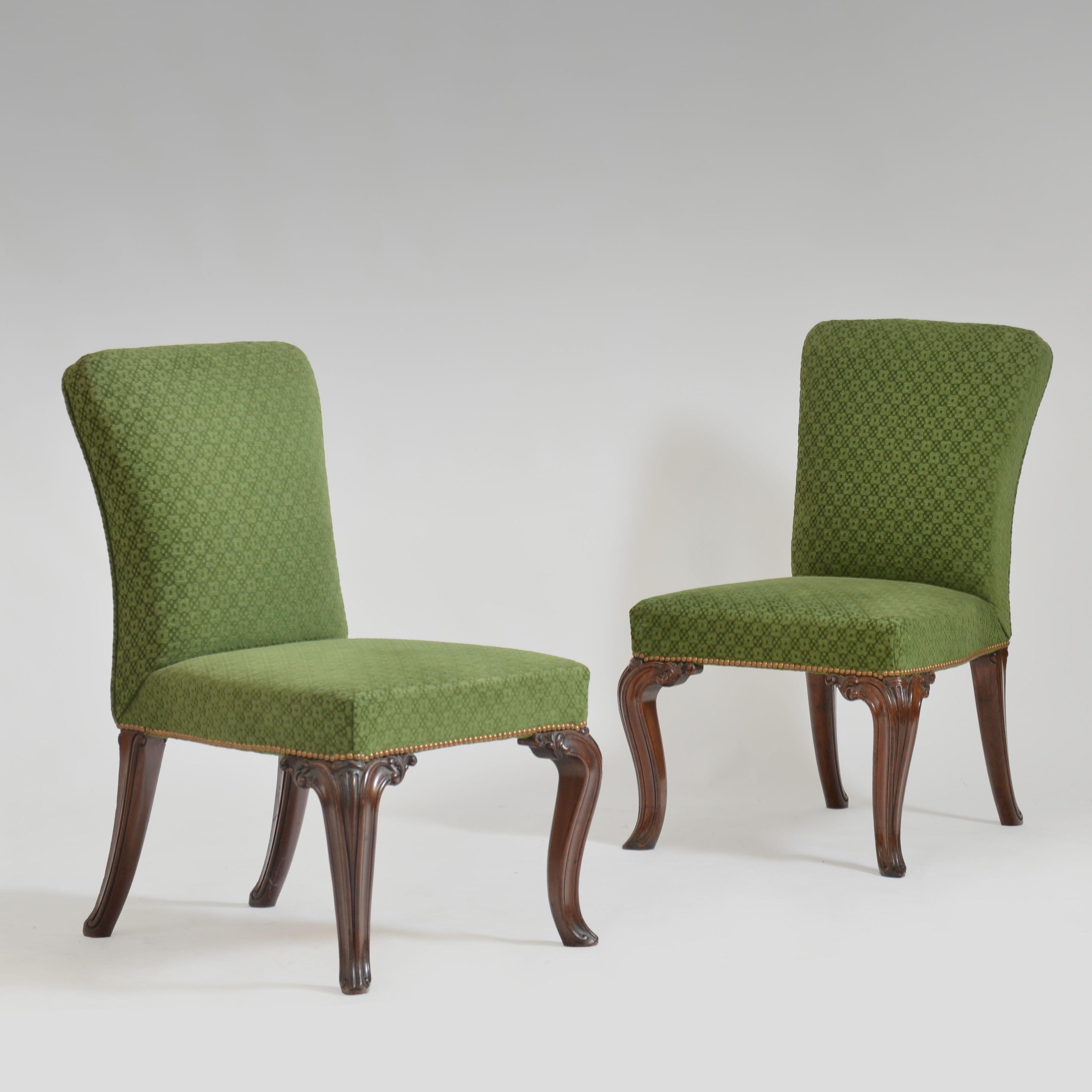 Inglese Coppia di poltrone georgiane Chippendale in mogano in vendita