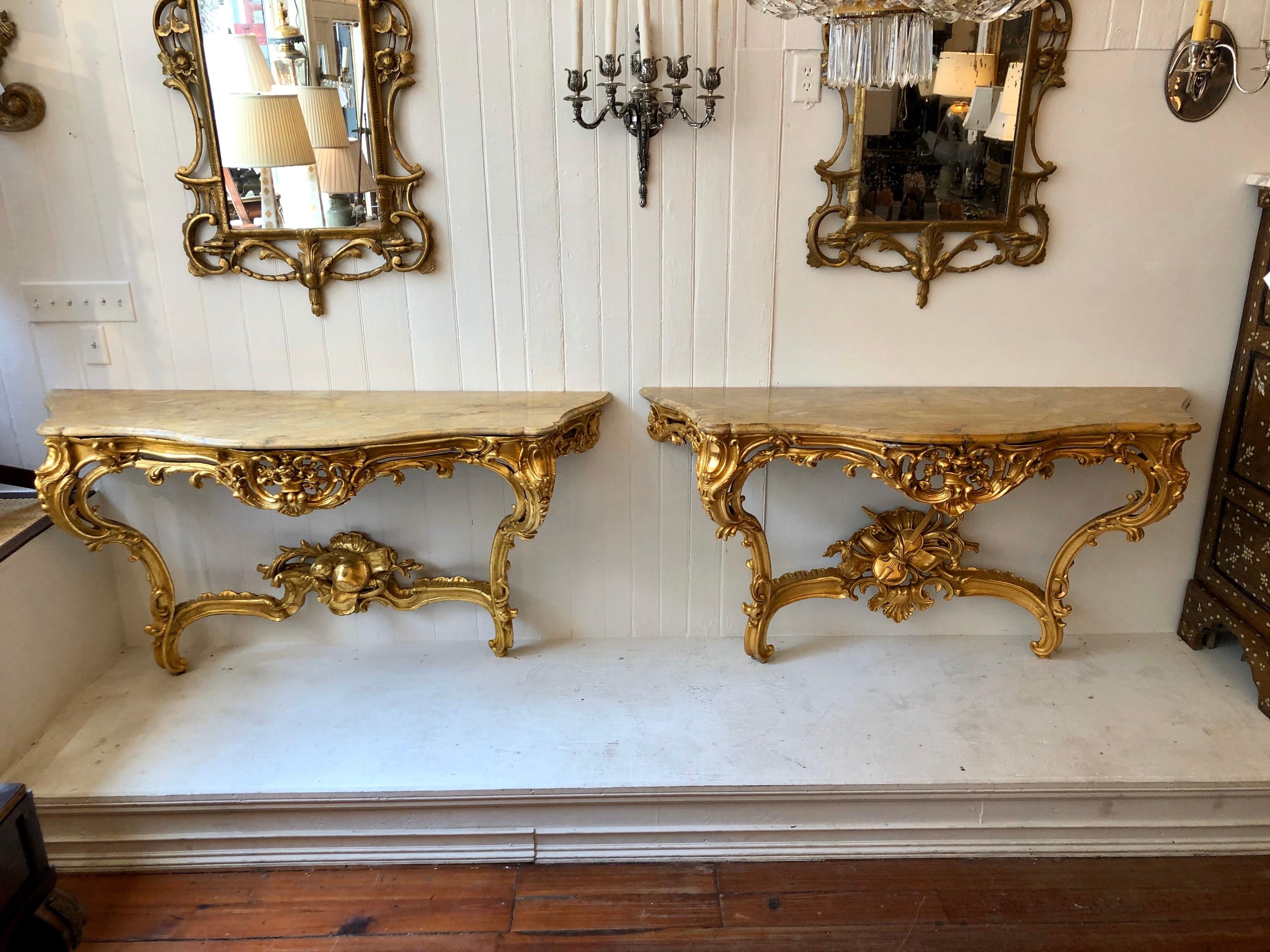 Pair of Georgian Irish Giltwood Consoles with Scagliola Marble Tops In Good Condition In Charleston, SC