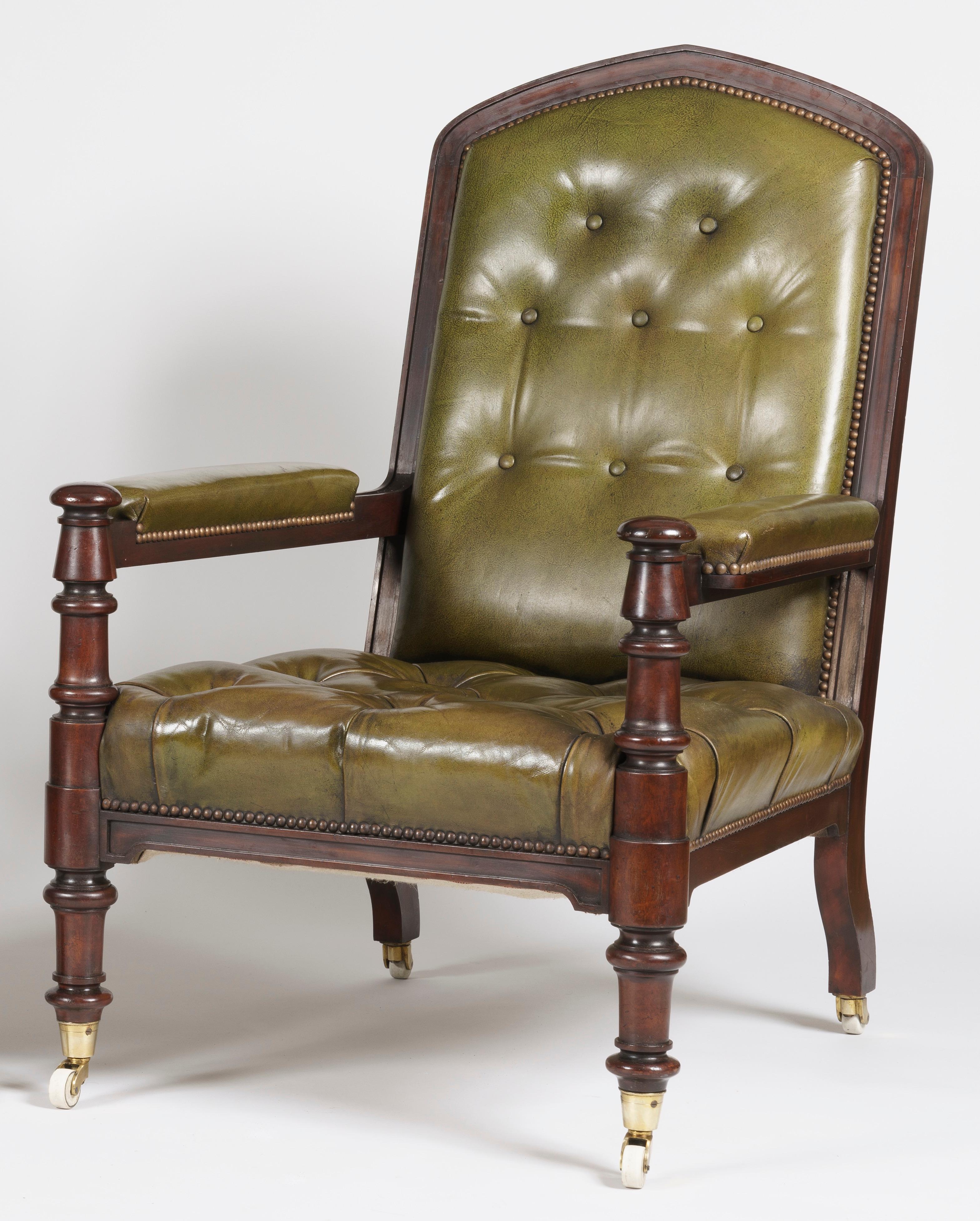 Pair of Georgian Mahogany and Green Leather Armchairs (Englisch)