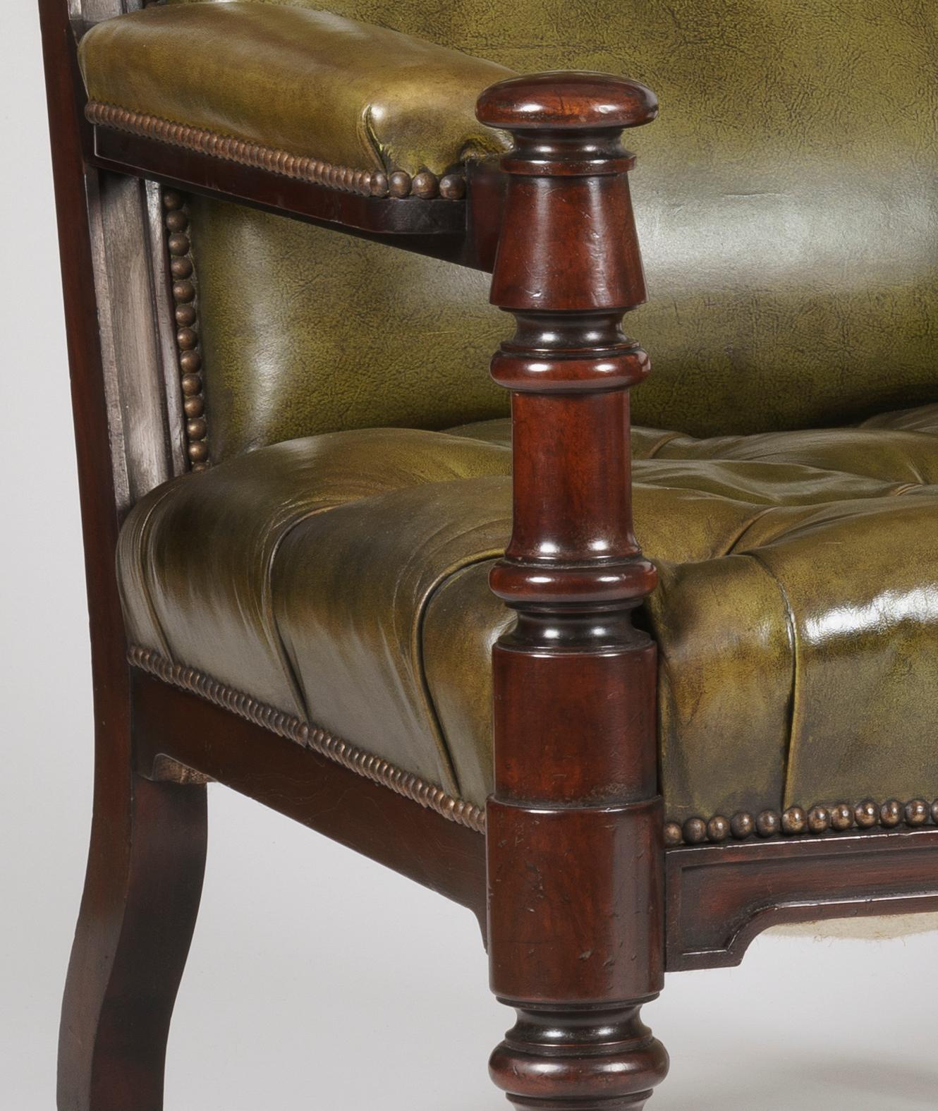 Pair of Georgian Mahogany and Green Leather Armchairs im Zustand „Hervorragend“ in London, GB