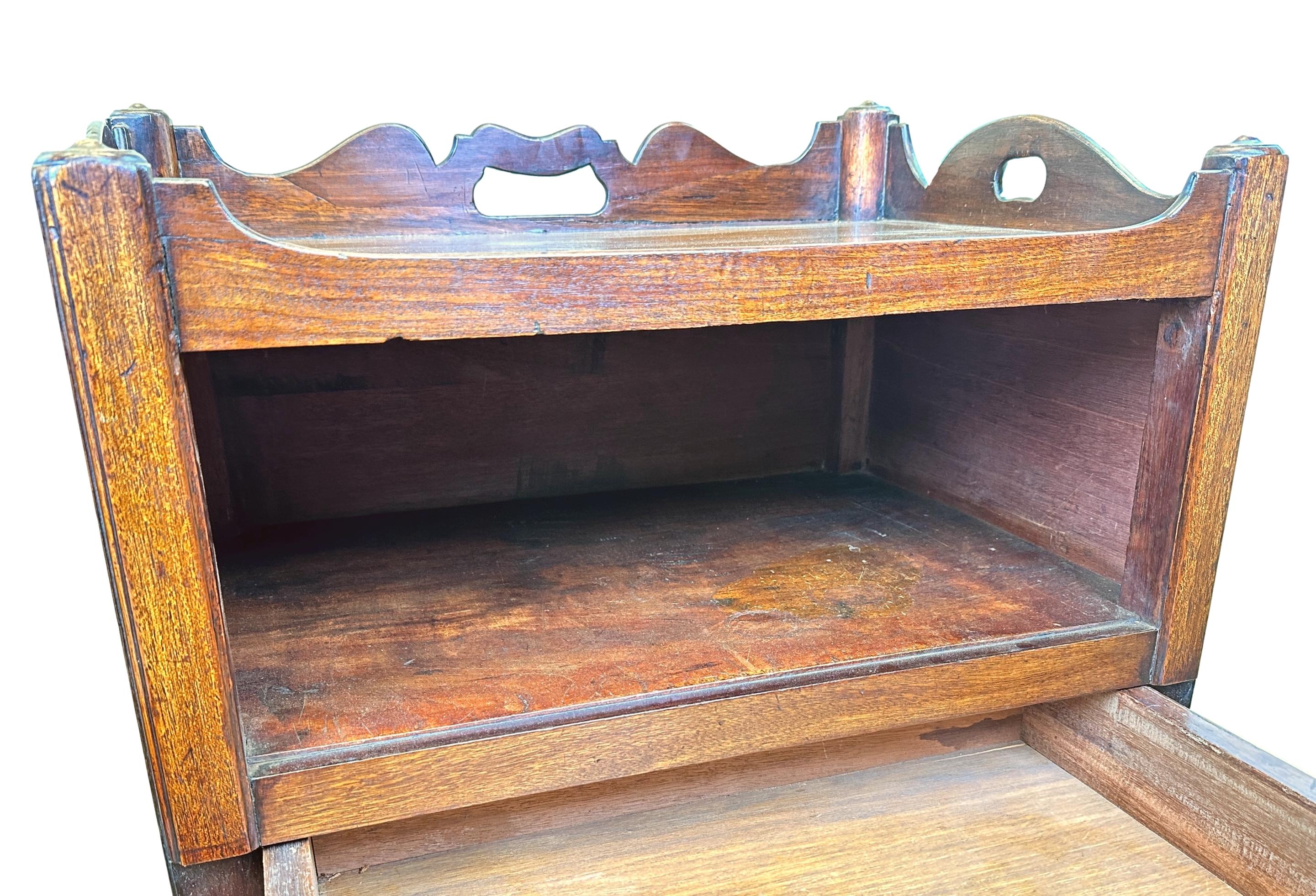 Pair of Georgian Mahogany Bedside Night Tables 2