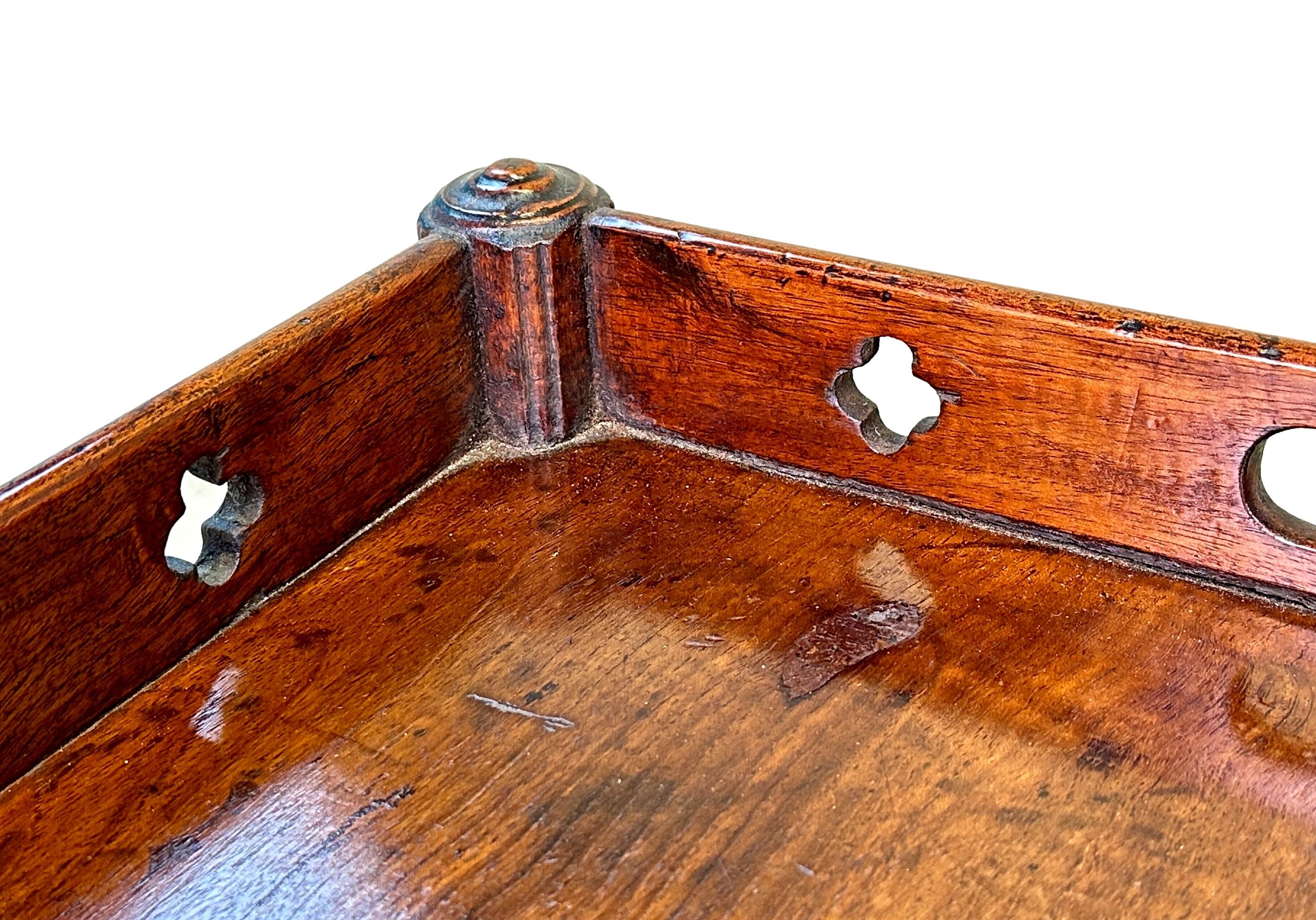 18th Century Pair Of Georgian Mahogany Bedside Night Tables
