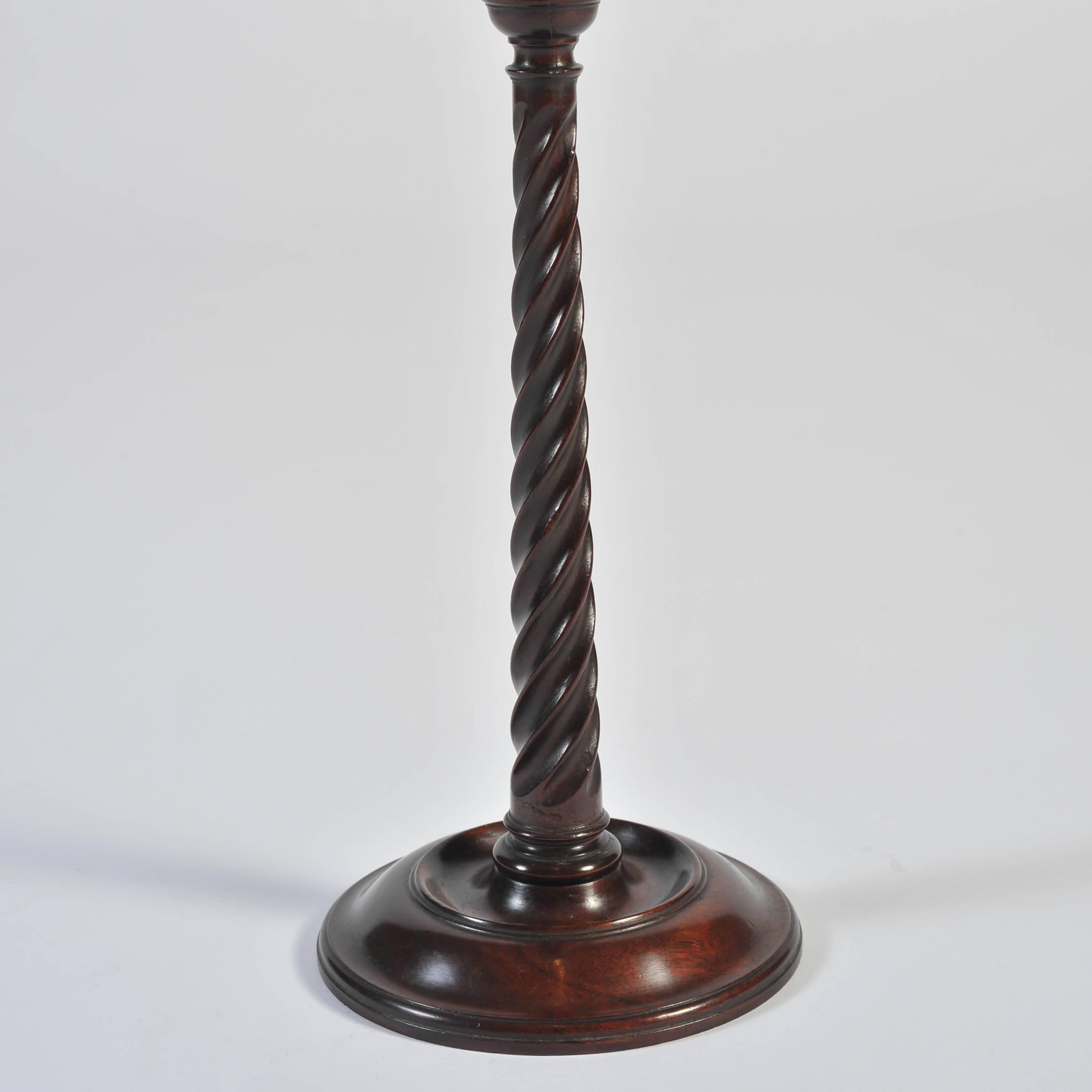 Pair of Georgian Mahogany Candlesticks with Brass Sconces, circa 1760 In Good Condition For Sale In London, GB