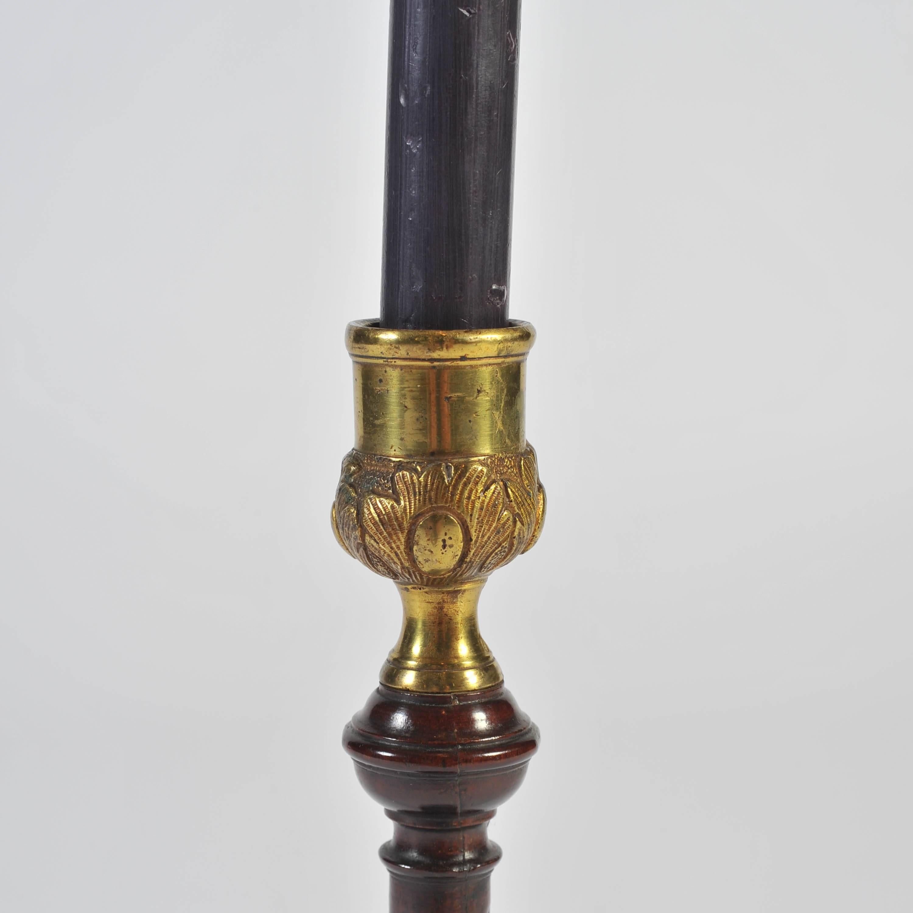 Mid-18th Century Pair of Georgian Mahogany Candlesticks with Brass Sconces, circa 1760 For Sale