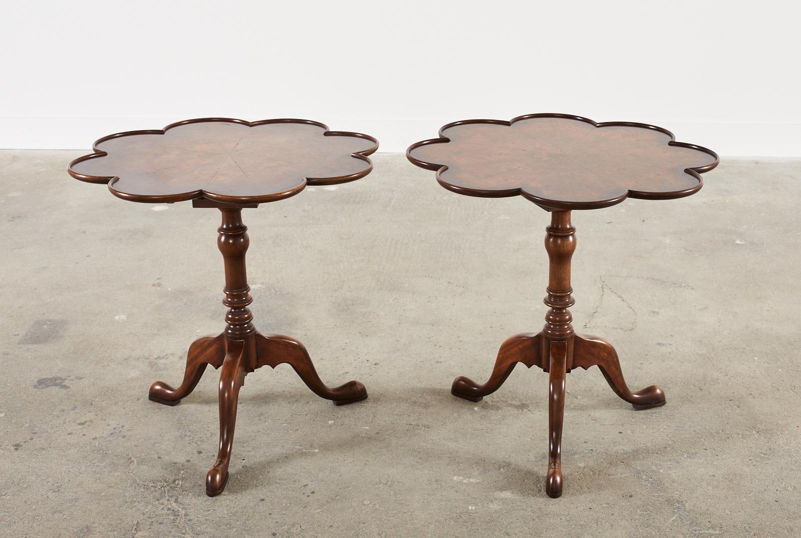 English Pair of Georgian Mahogany Clover Leaf Shaped Tilt Top Tables For Sale