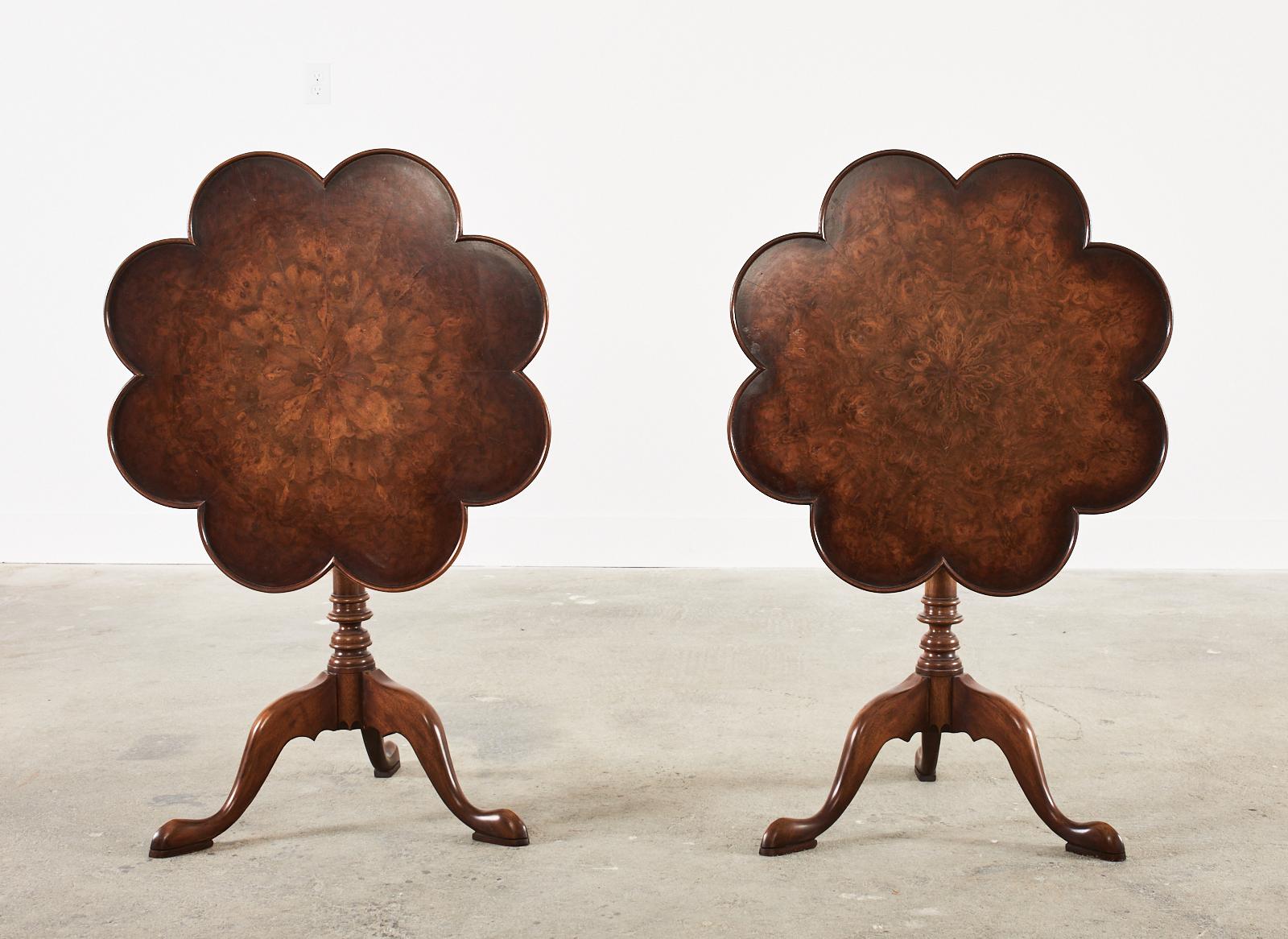 Hand-Crafted Pair of Georgian Mahogany Clover Leaf Shaped Tilt Top Tables For Sale