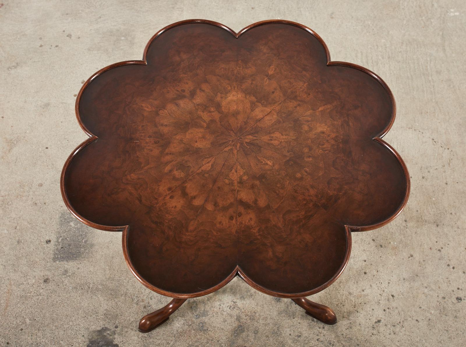 Pair of Georgian Mahogany Clover Leaf Shaped Tilt Top Tables For Sale 1