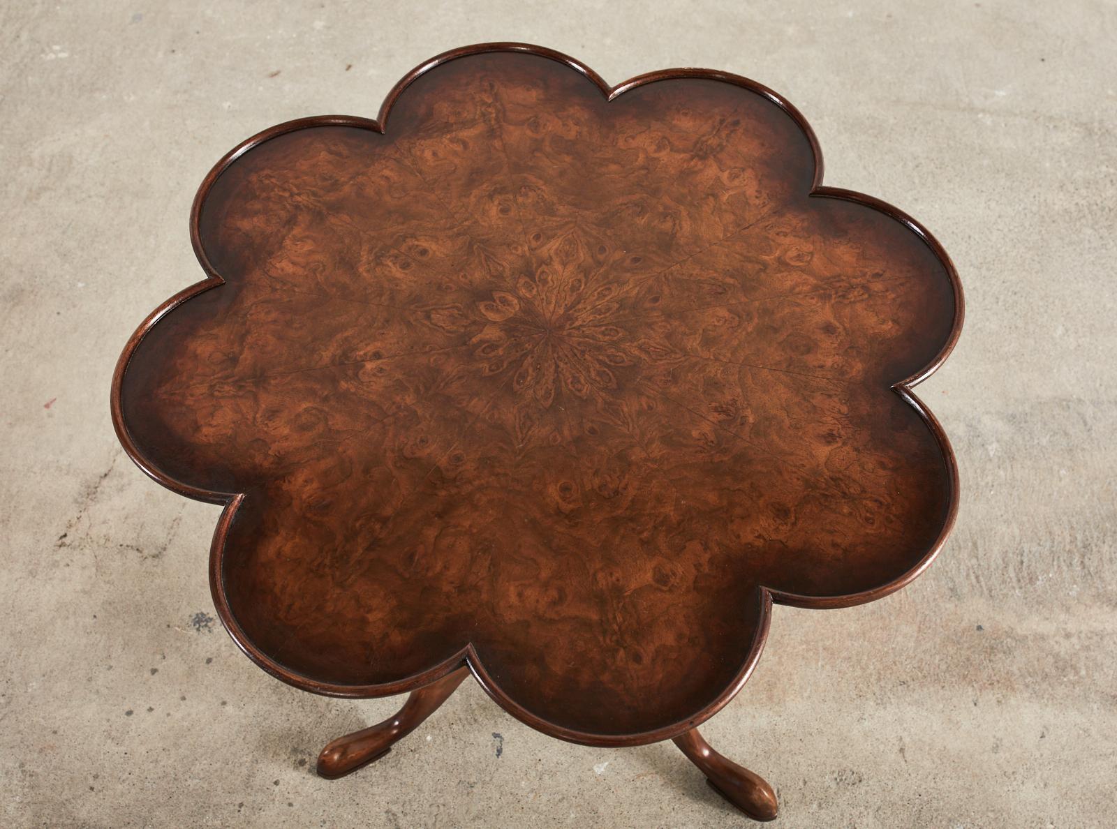 Pair of Georgian Mahogany Clover Leaf Shaped Tilt Top Tables For Sale 2