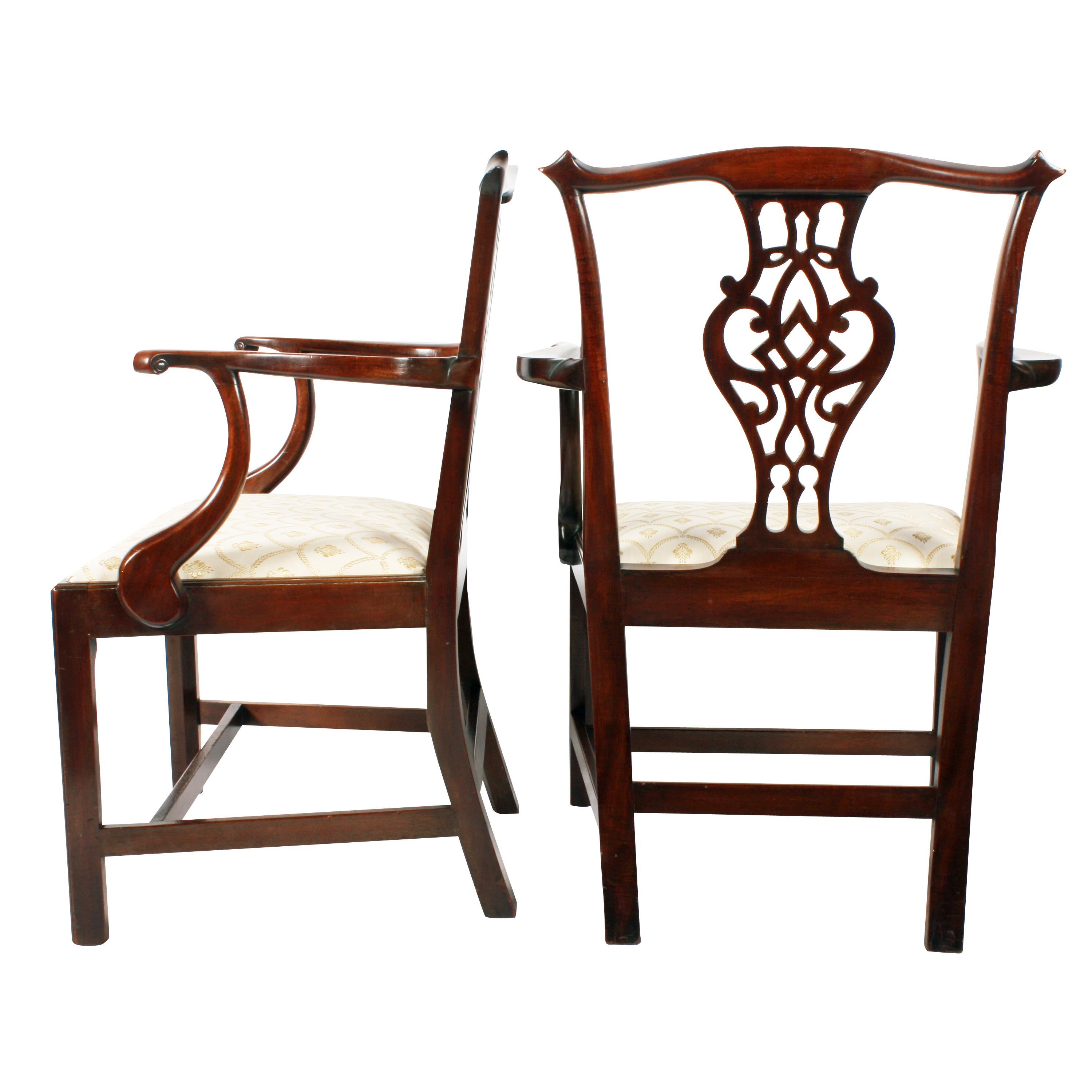 English Pair of 19th Century Georgian Mahogany Chippendale Elbow Chairs For Sale