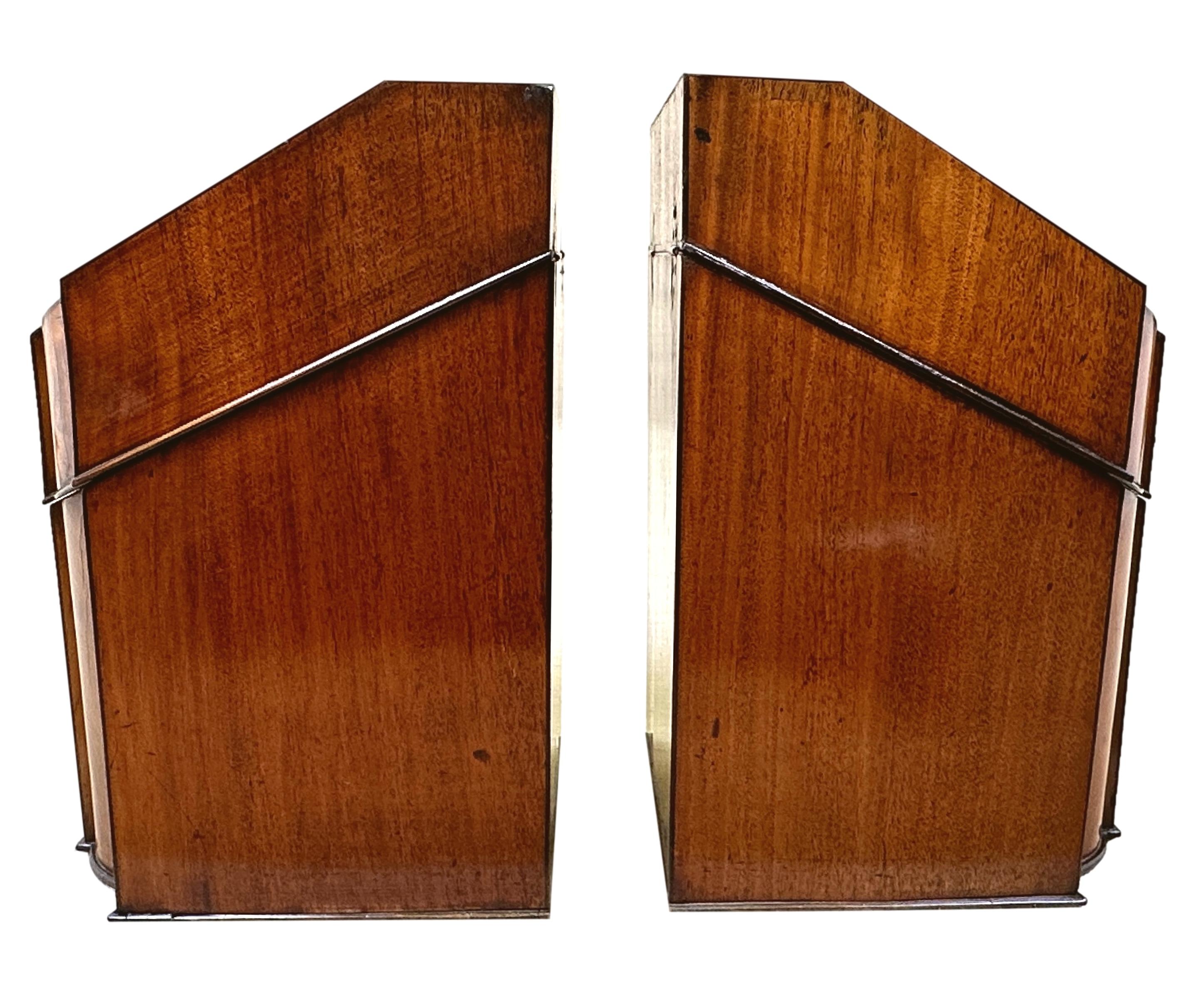 Pair Of Georgian Mahogany Knife Boxes In Good Condition In Bedfordshire, GB