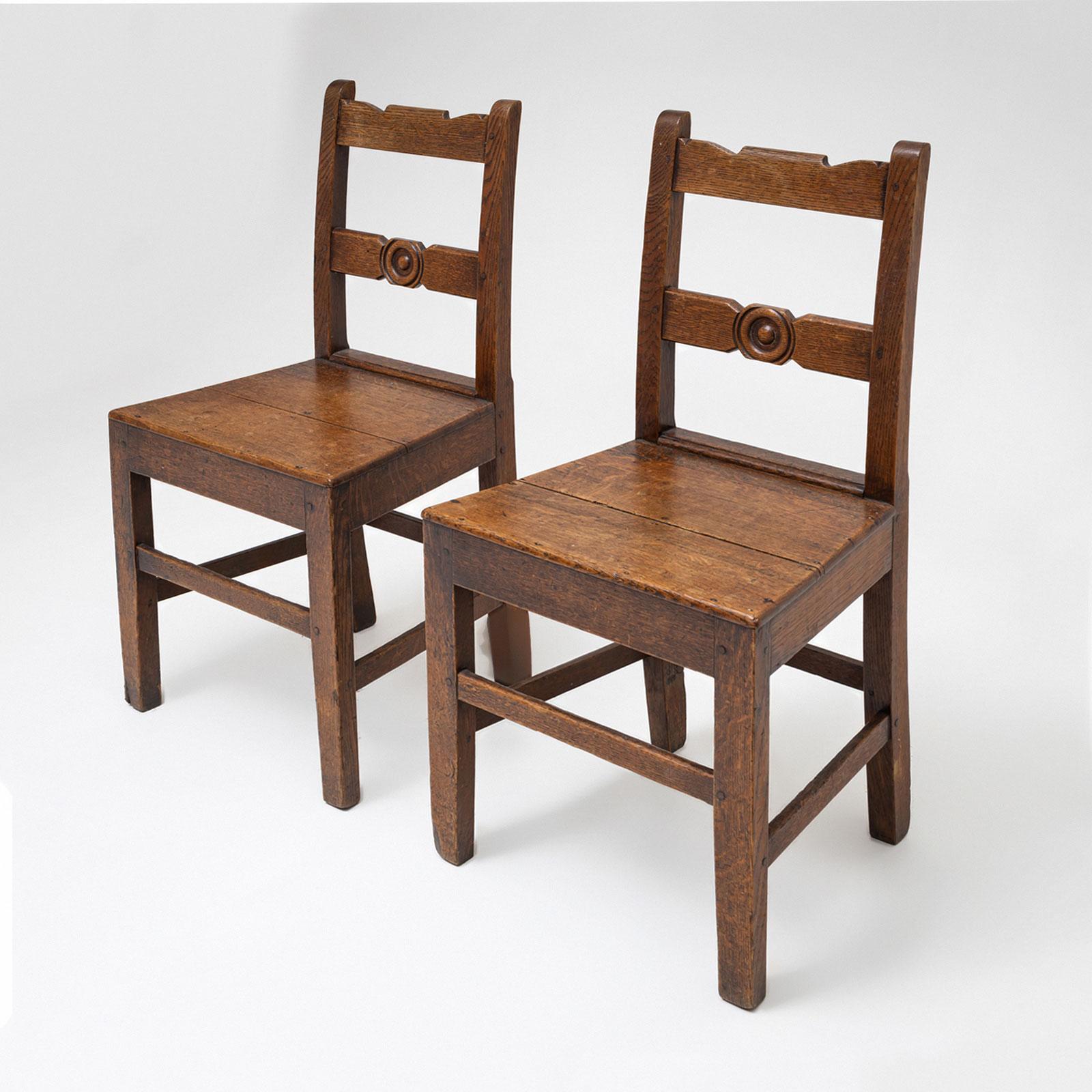 Georgien Paire de chaises d'appoint géorgiennes en Oak, fin du 18e siècle en vente