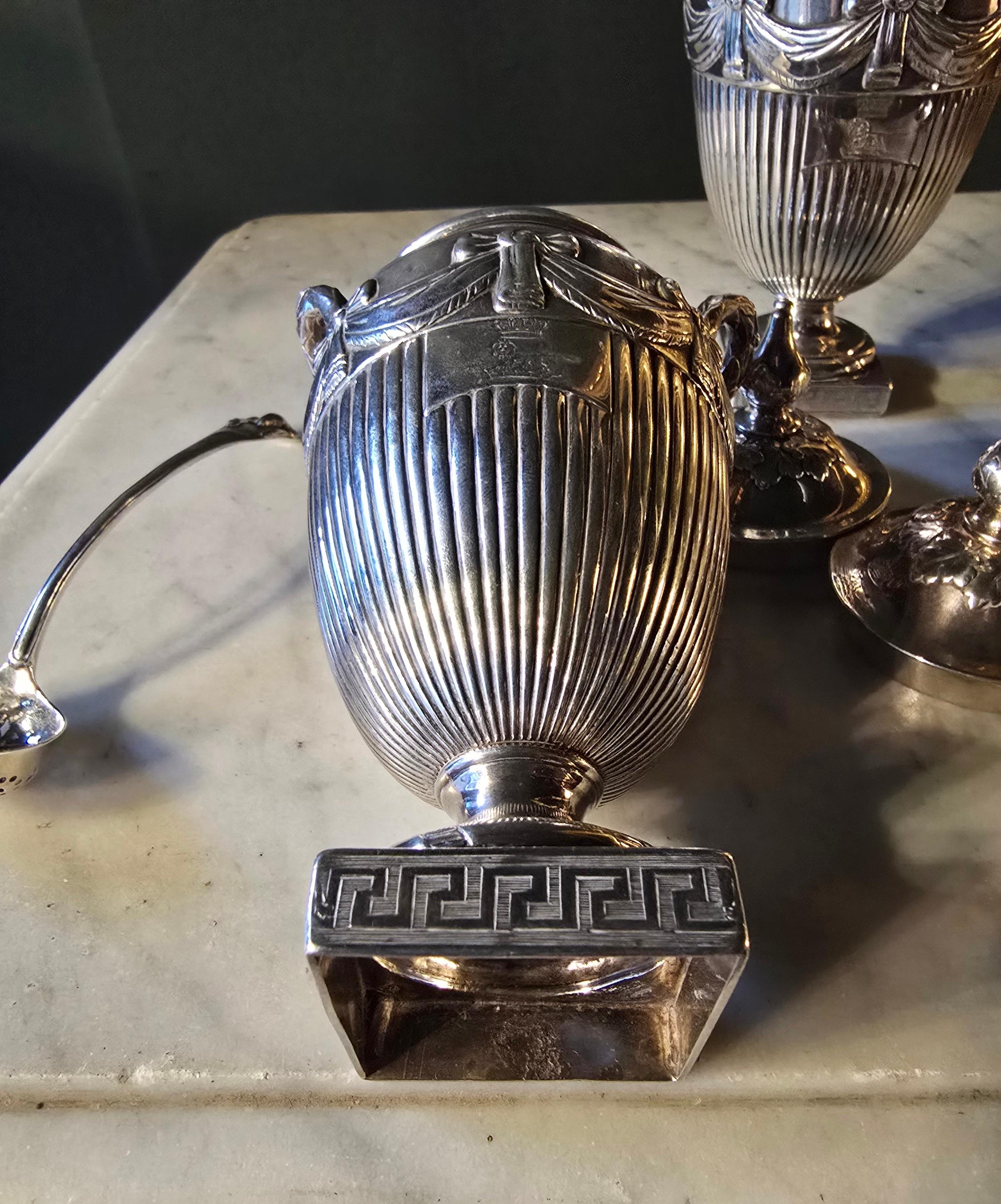 Coppia di portaconfetti georgiani in argento massiccio con cucchiaio in vendita 5