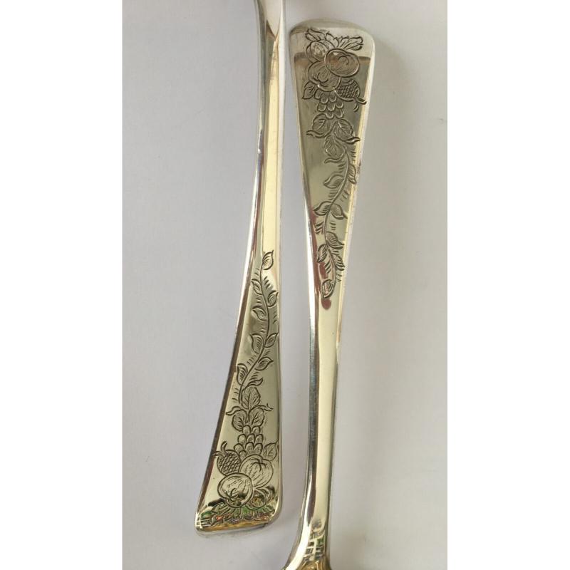 Pair of Georgian Sterling Silver and Gilt Fruit Serving Spoons, 1815 For Sale 2