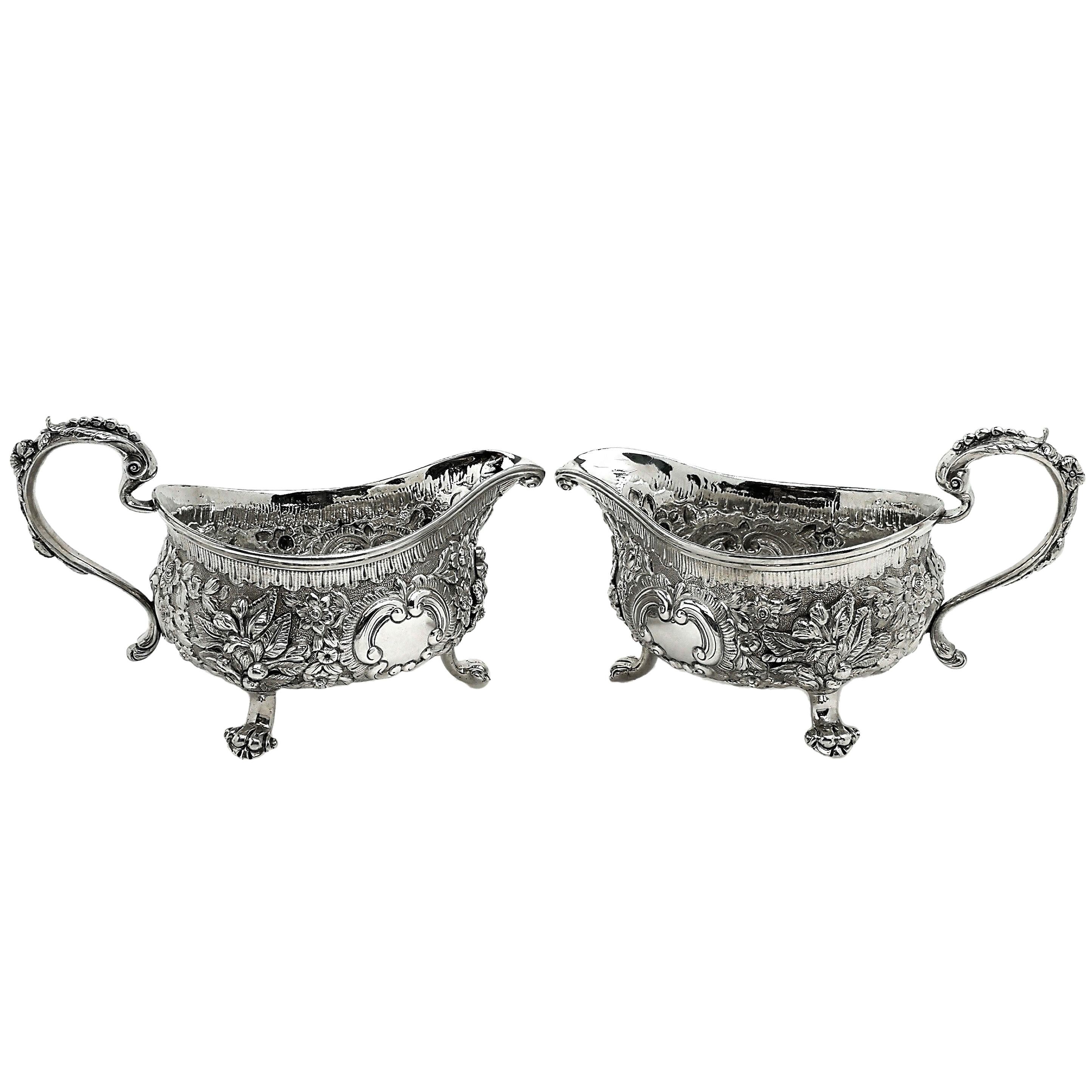 Pair of Georgian Sterling Silver Sauce Boats / Gravy Jugs George IV, 1820 In Good Condition For Sale In London, GB