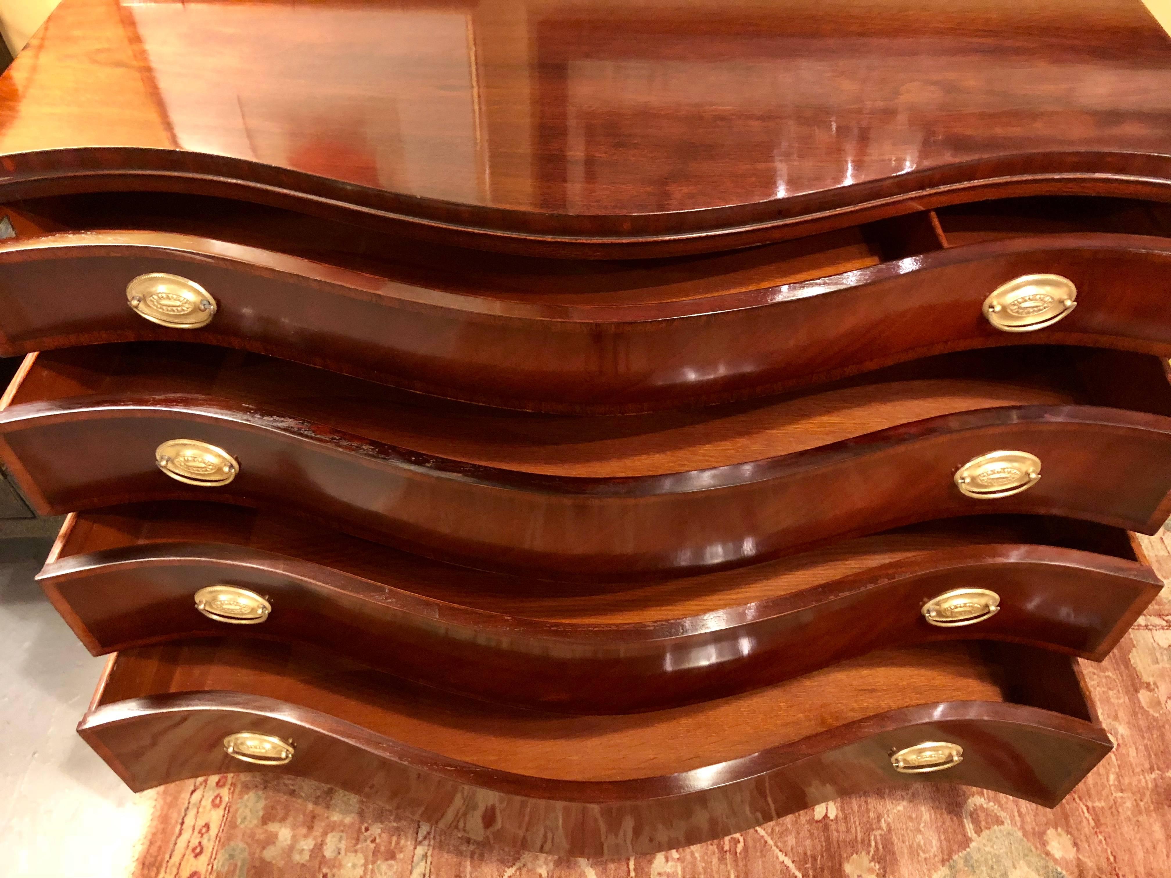 Pair of Georgian Style Banded Mahogany Serpentine Front Commodes by Fancher Furn In Good Condition In Stamford, CT