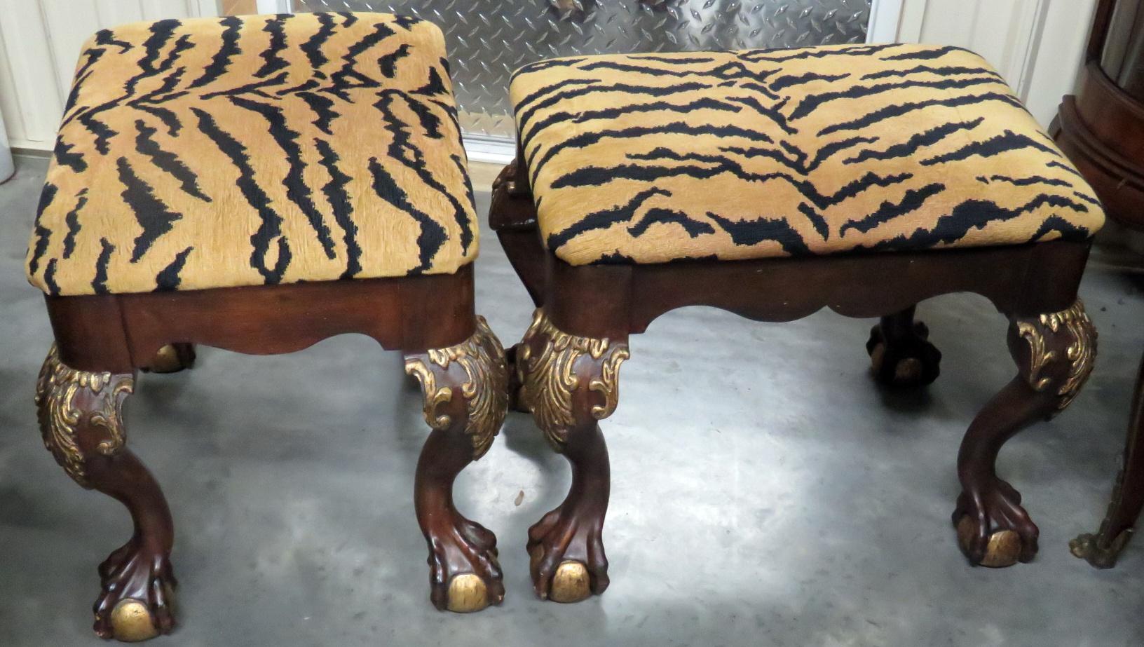 Pair of Tiger Print Upholstered Carved Mahogany Georgian Style Benches In Good Condition In Swedesboro, NJ