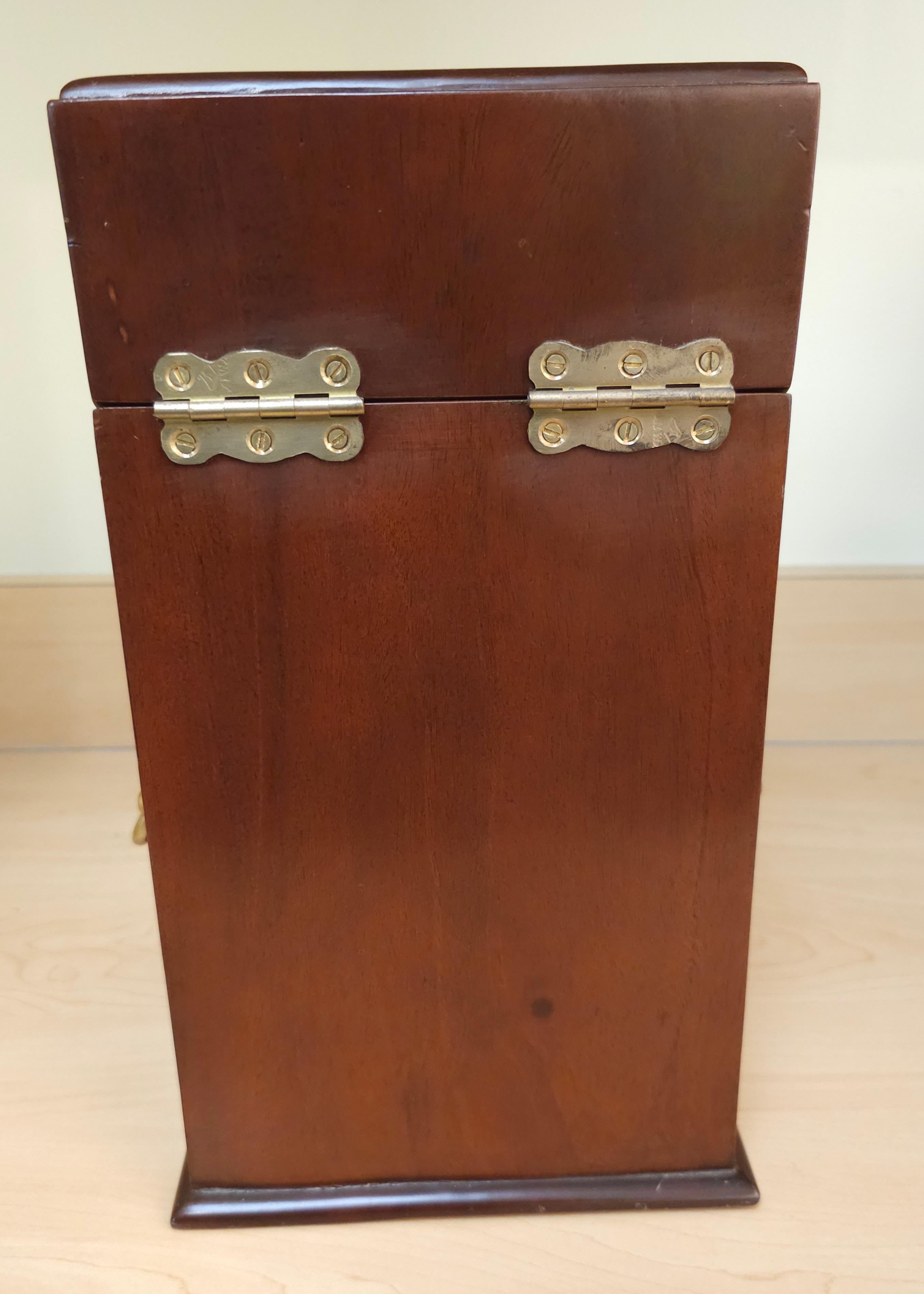 Pair Of Georgian Style Brass Mounted Mahogany Knife Boxes In Good Condition For Sale In Germantown, MD