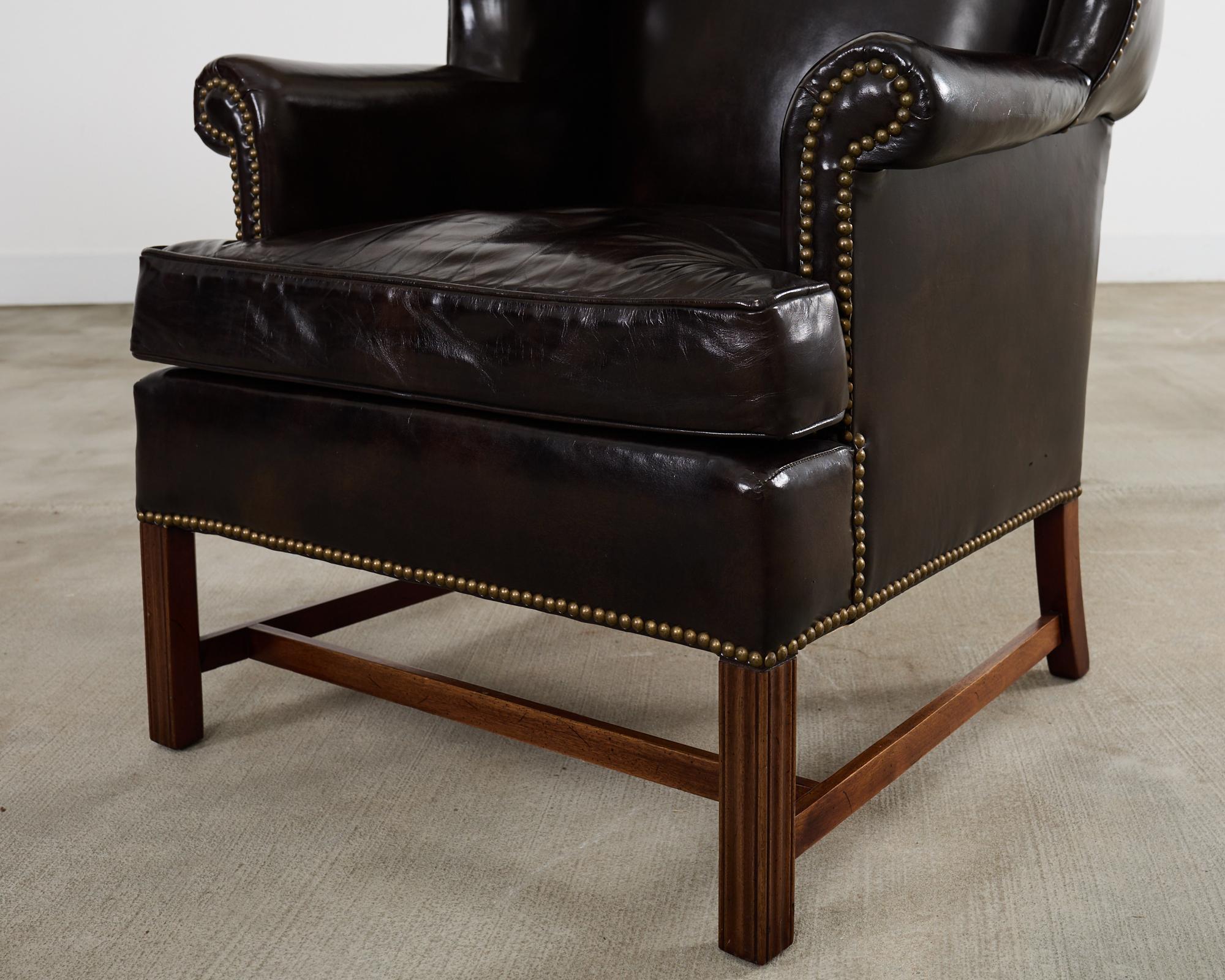 Pareja de sillones de biblioteca Wingback de cuero de puro estilo georgiano en venta 2