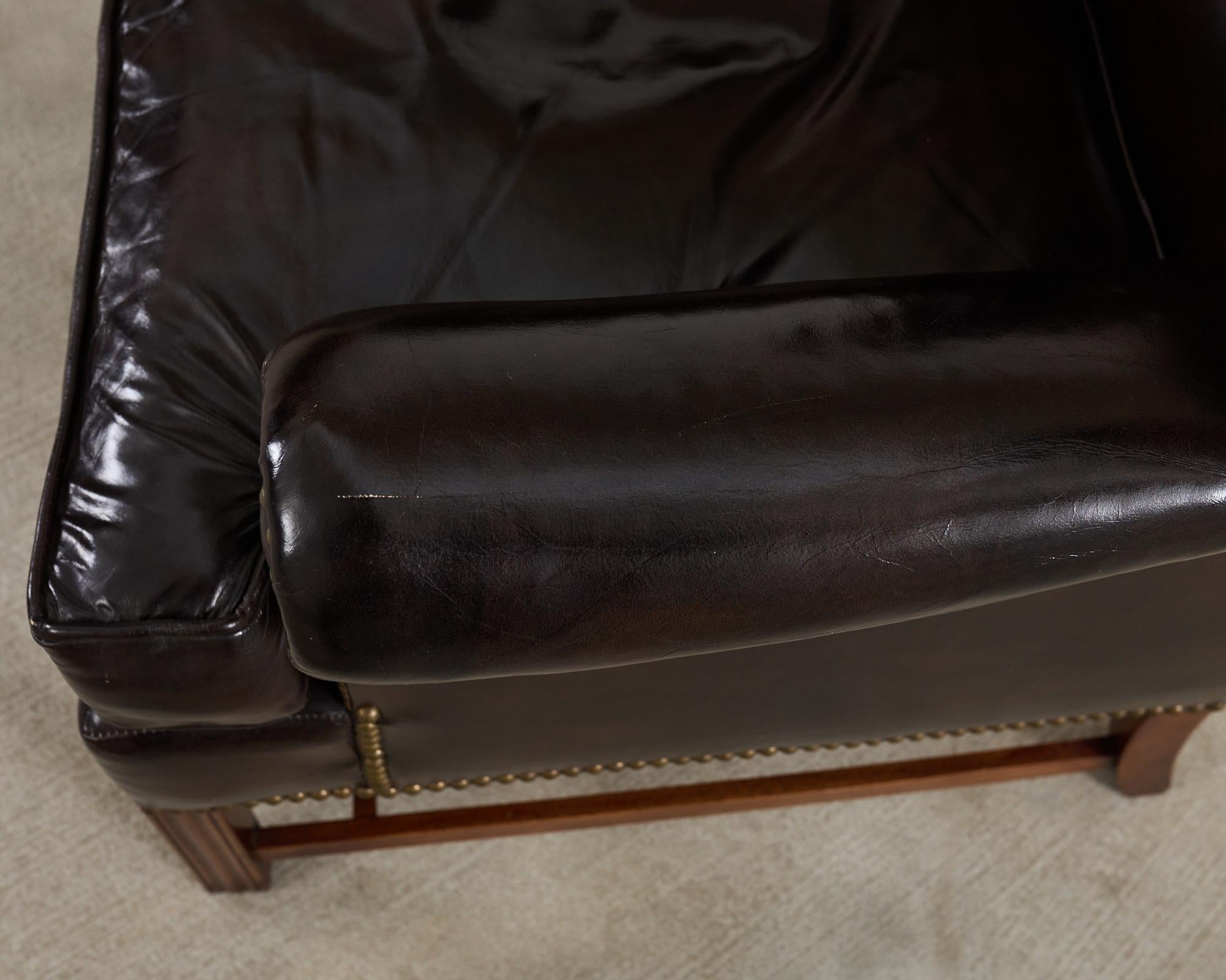 Pareja de sillones de biblioteca Wingback de cuero de puro estilo georgiano en venta 3