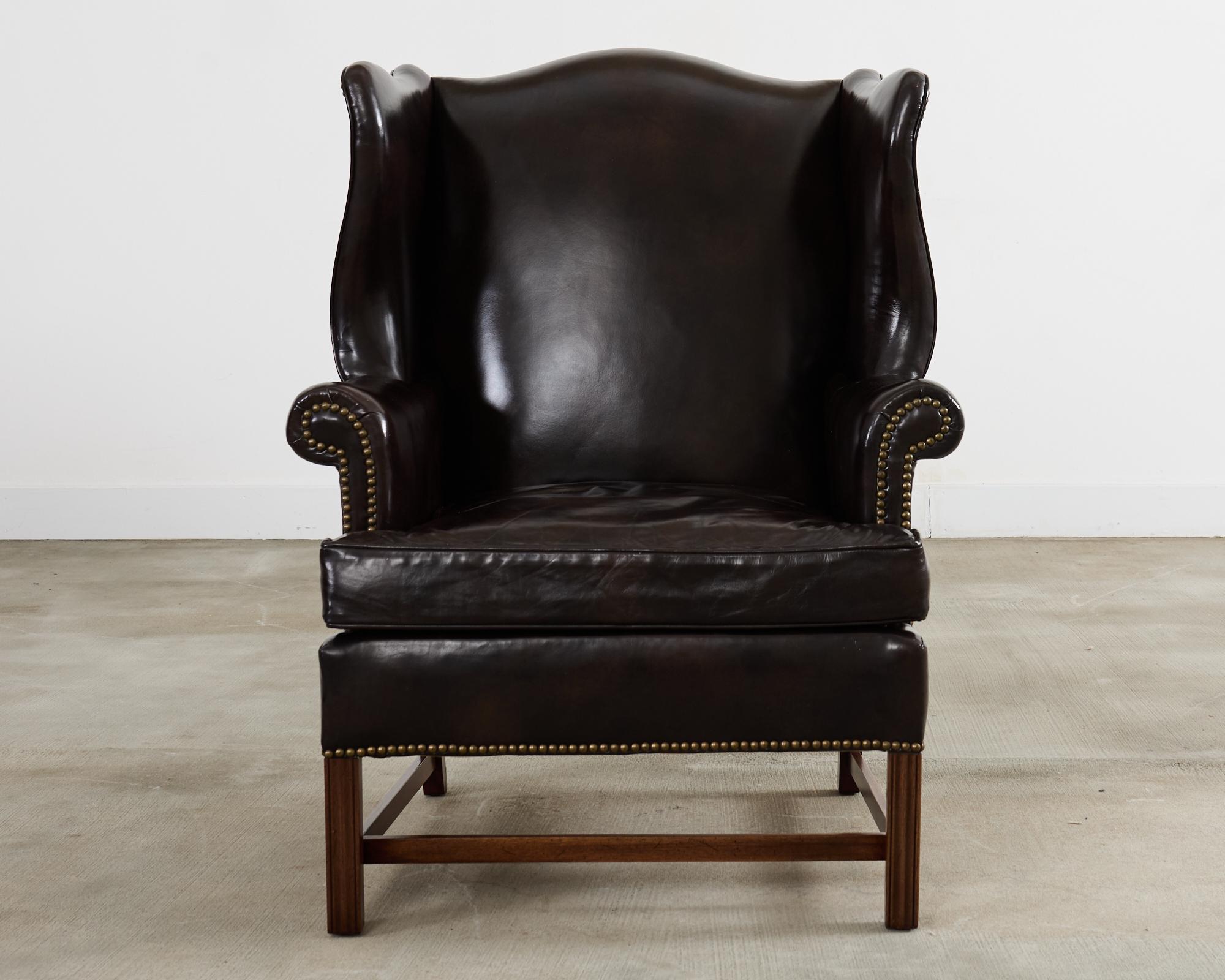 Pareja de sillones de biblioteca Wingback de cuero de puro estilo georgiano en venta 4
