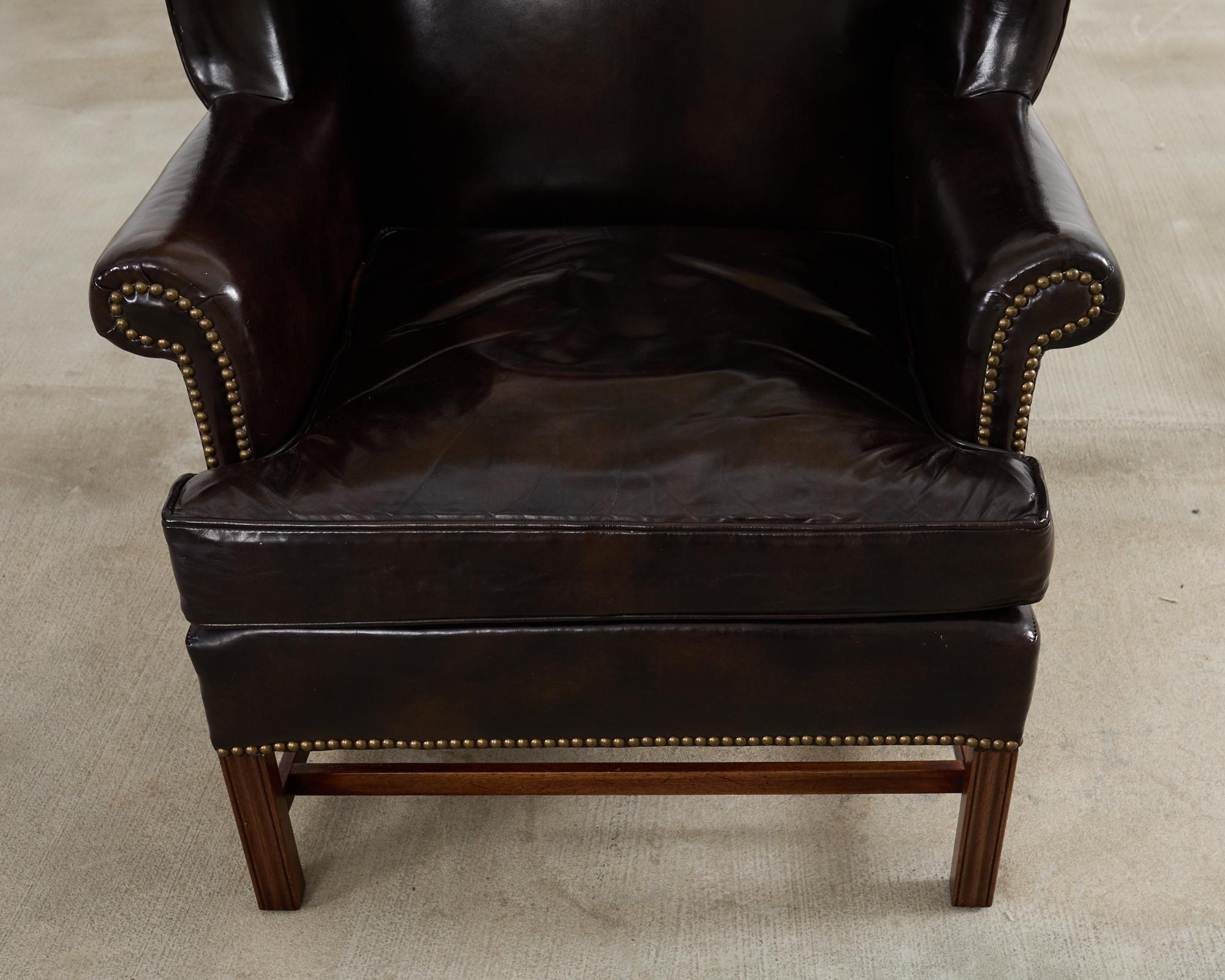 Pareja de sillones de biblioteca Wingback de cuero de puro estilo georgiano en venta 7