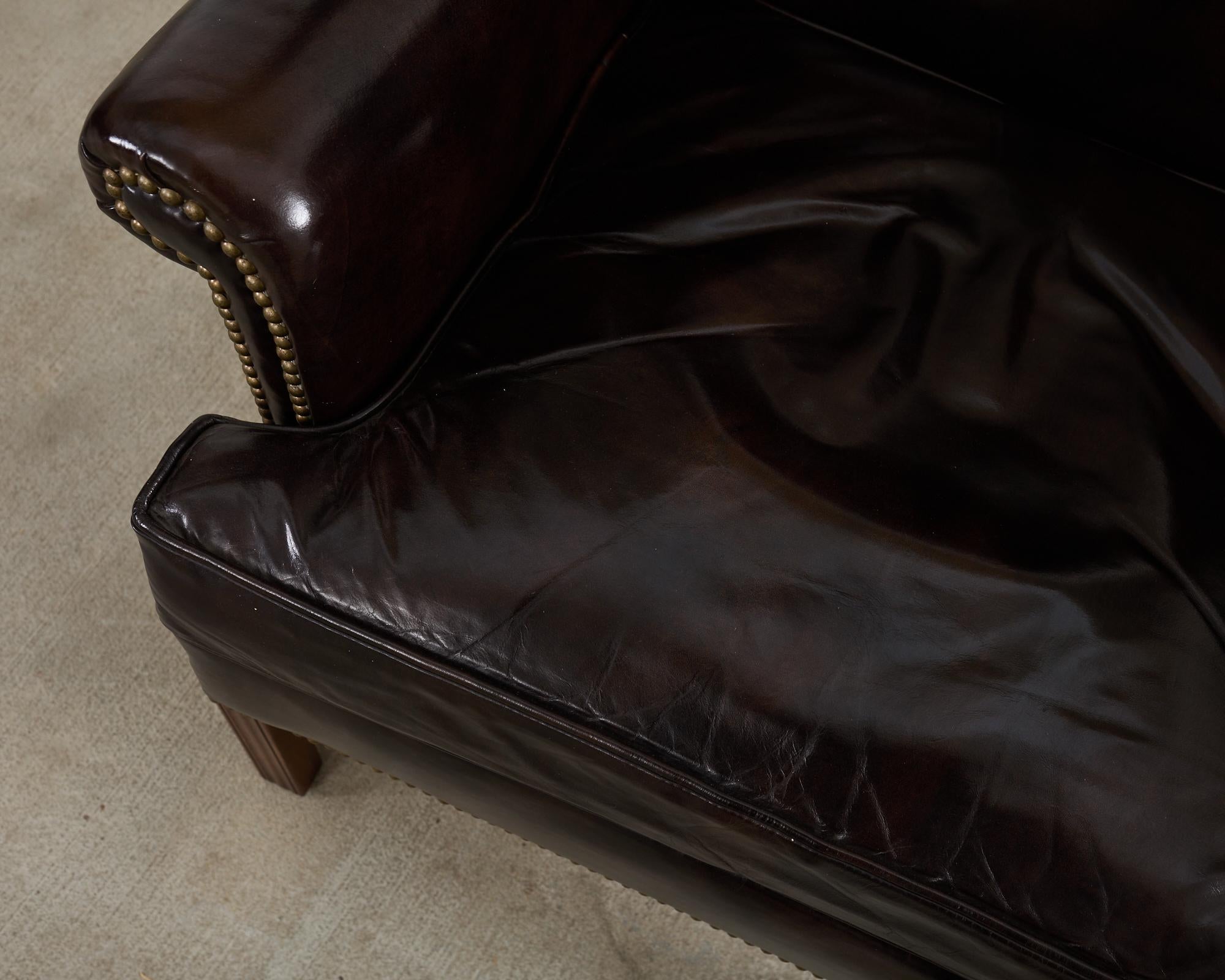 Pareja de sillones de biblioteca Wingback de cuero de puro estilo georgiano en venta 8