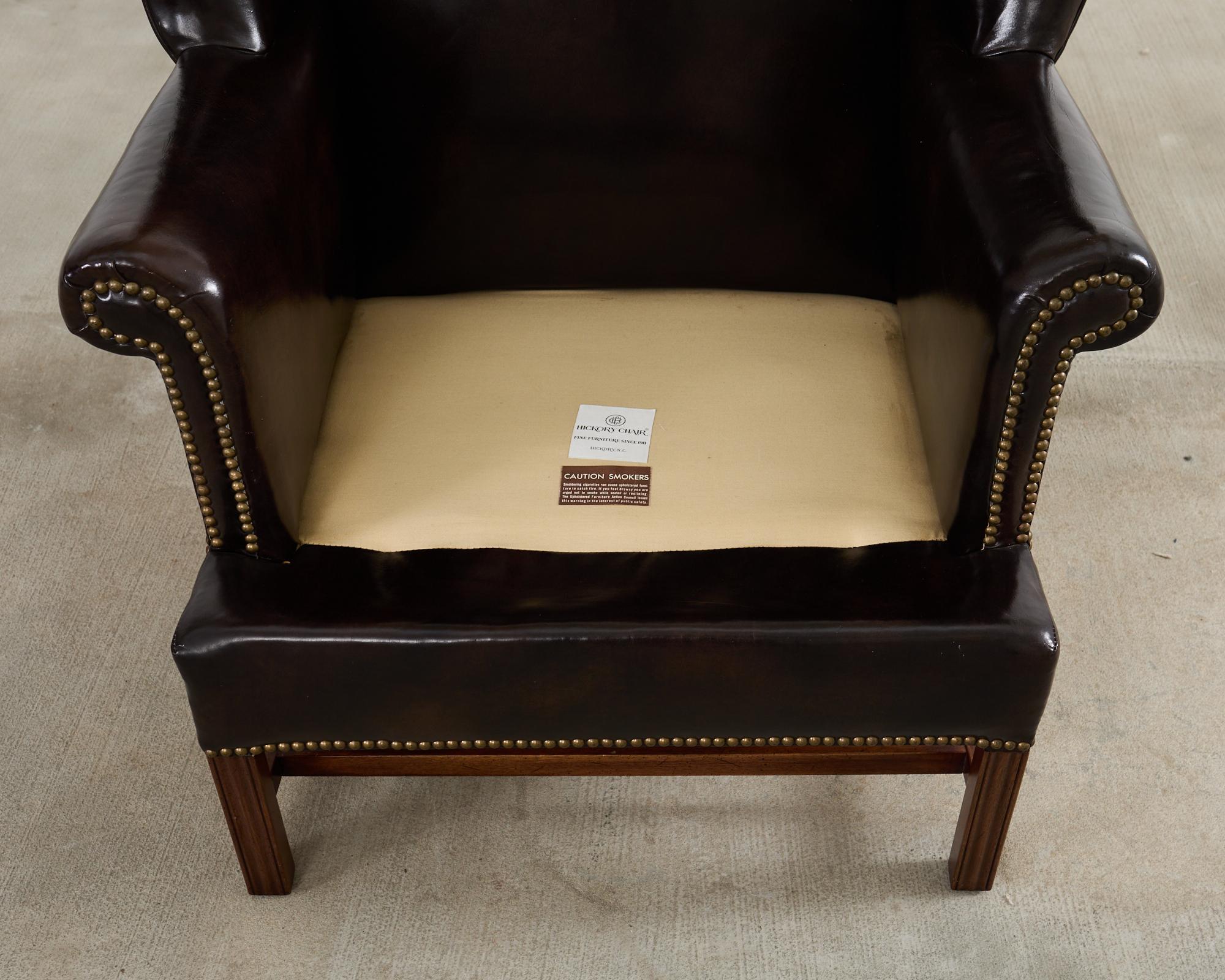 Pareja de sillones de biblioteca Wingback de cuero de puro estilo georgiano en venta 10