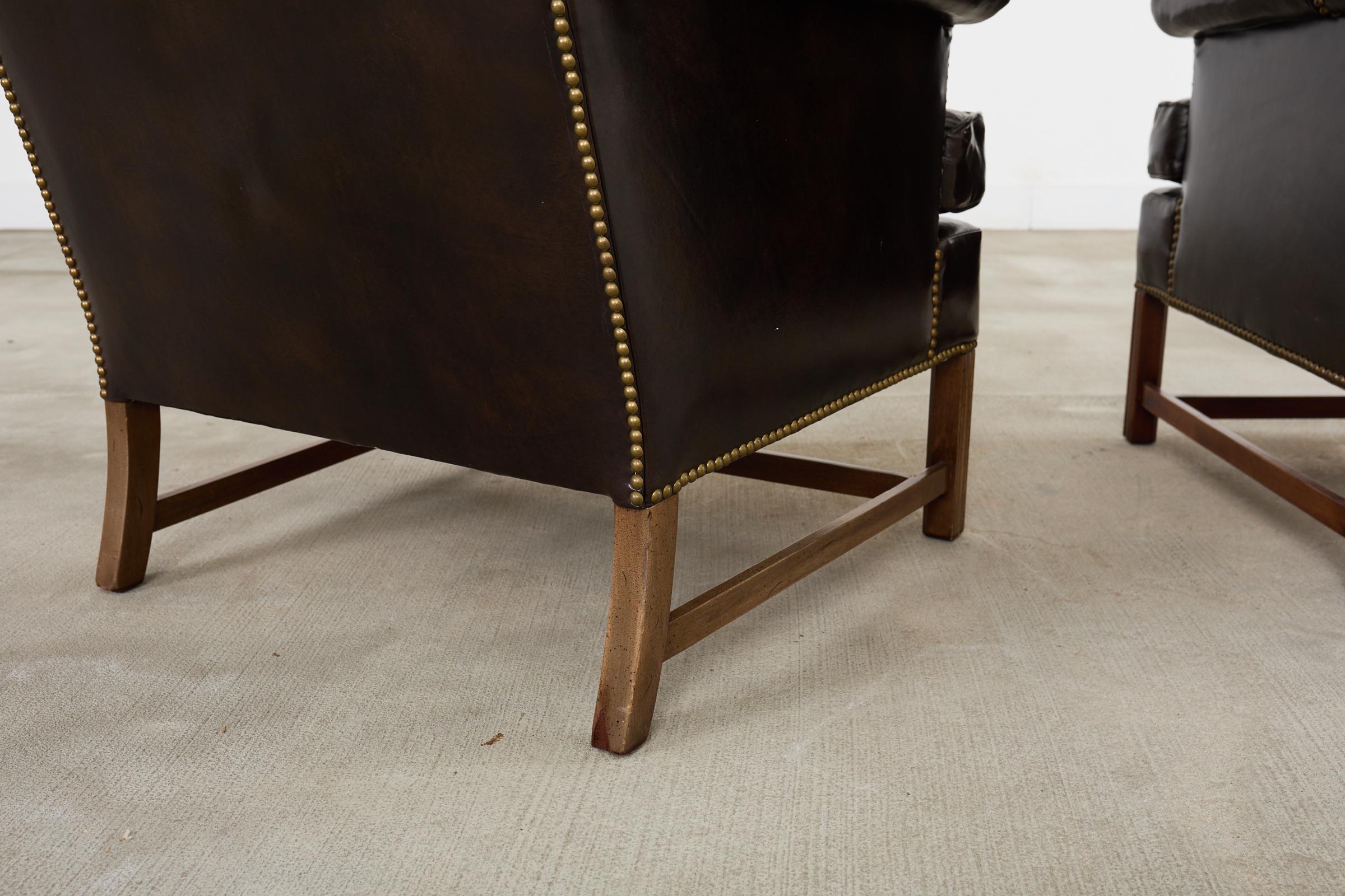 Pareja de sillones de biblioteca Wingback de cuero de puro estilo georgiano en venta 12