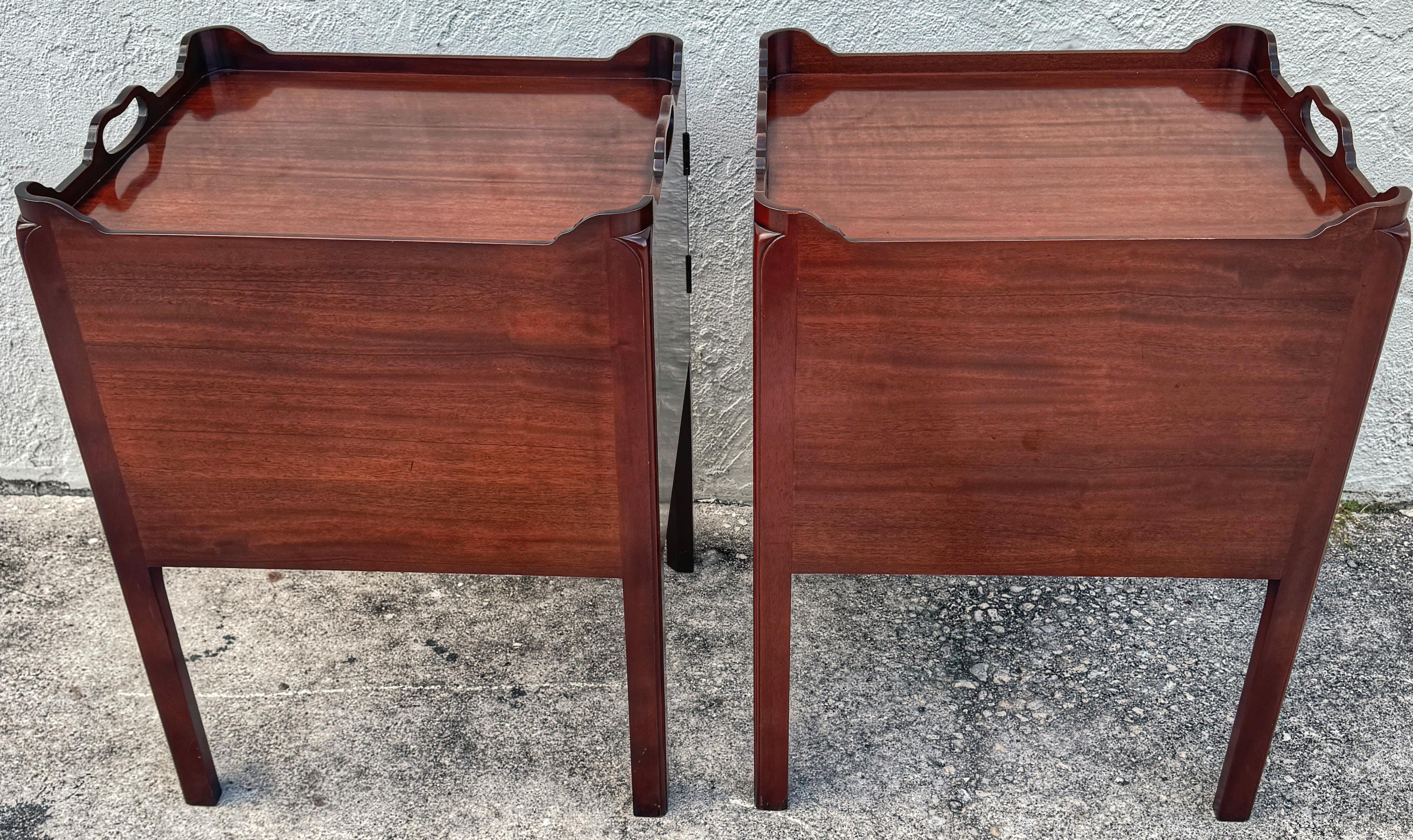 20th Century Pair of Georgian Style Mahogany & Leather Book Spine Front End Tables  For Sale