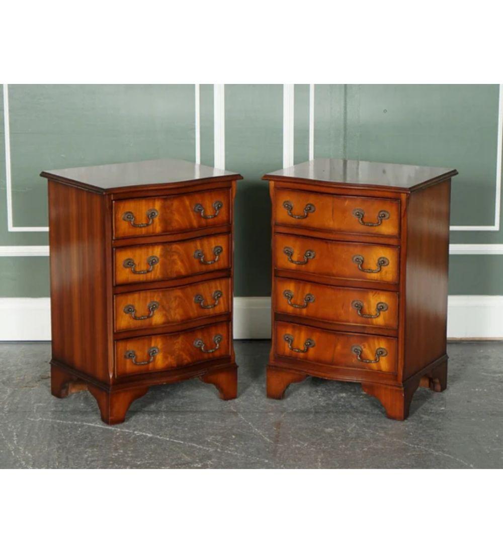 We are delighted to offer for sale this stunning Georgian style pair of nightstands.

We have lightly restored this by cleaning it, hand waxed, and hand polished it.

Dimension: W 48 x D 40 x H 70 cm

Please carefully look at the pictures to
