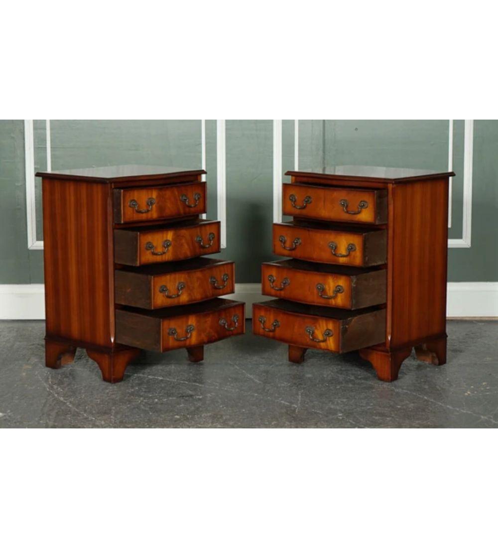 Hand-Crafted Pair of Georgian Style Nightstands Bedside End Side Tables