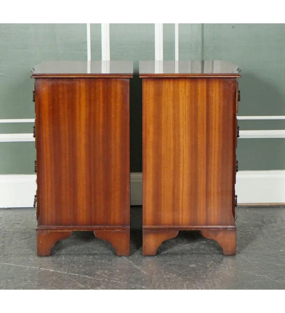 20th Century Pair of Georgian Style Nightstands Bedside End Side Tables