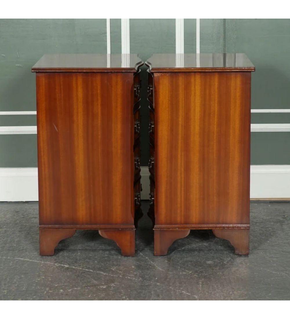 Hardwood Pair of Georgian Style Nightstands Bedside End Side Tables For Sale