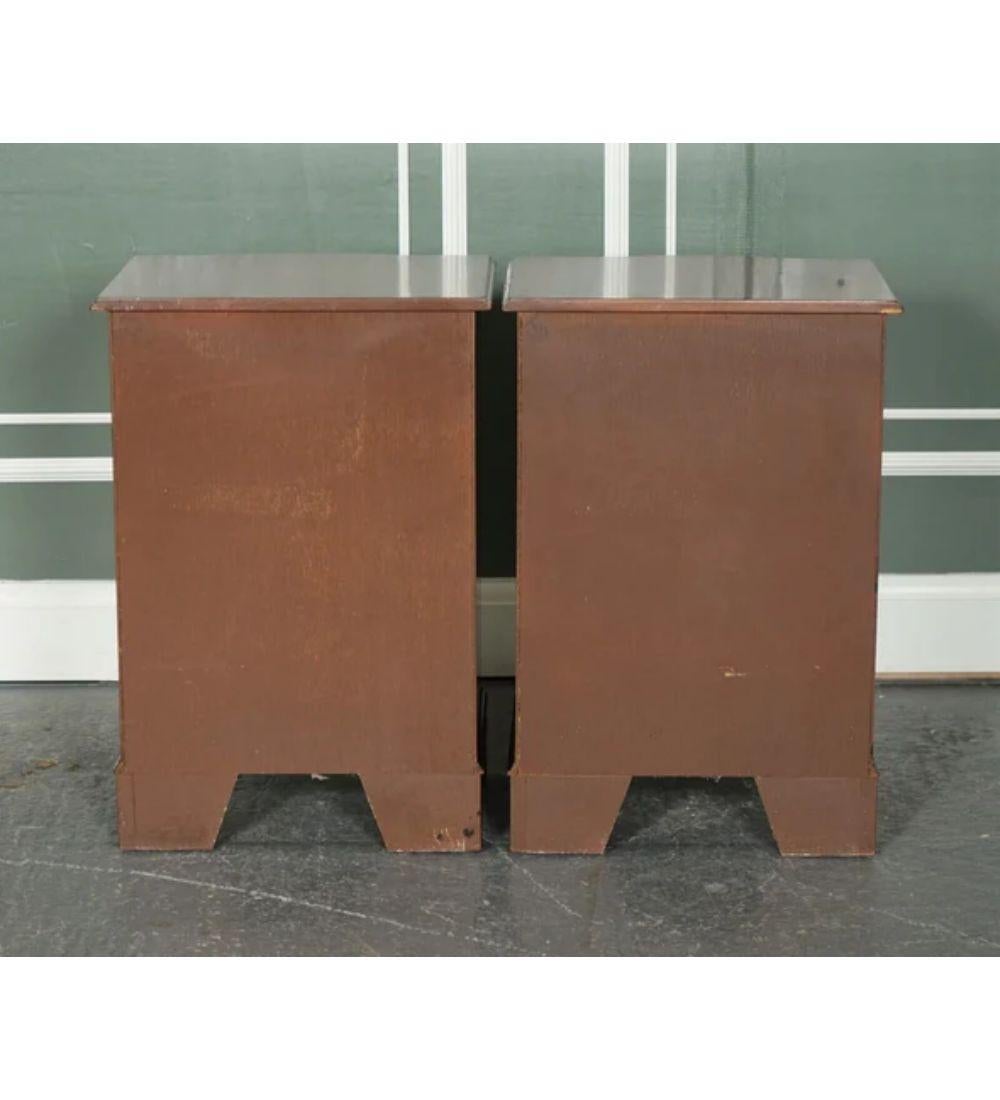 Pair of Georgian Style Nightstands Bedside End Side Tables For Sale 1