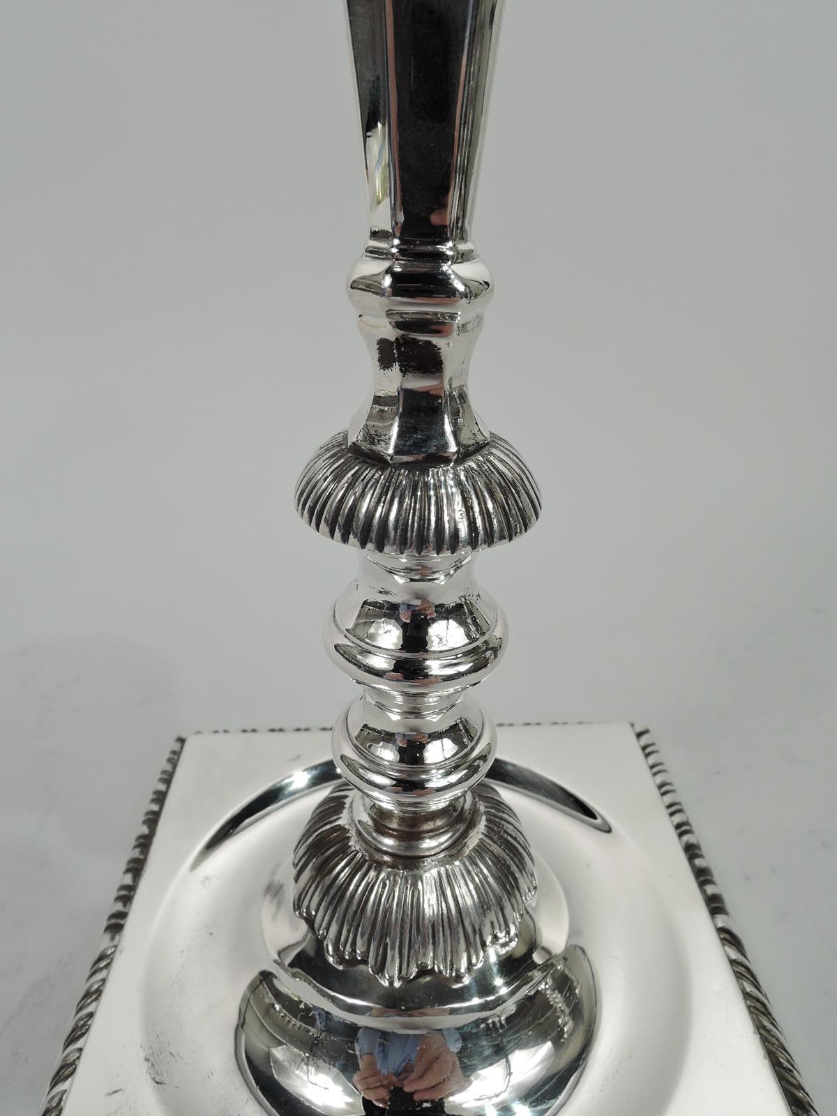 Pair of Georgian-Style Sterling Silver Candlesticks by Currier & Roby In Excellent Condition For Sale In New York, NY