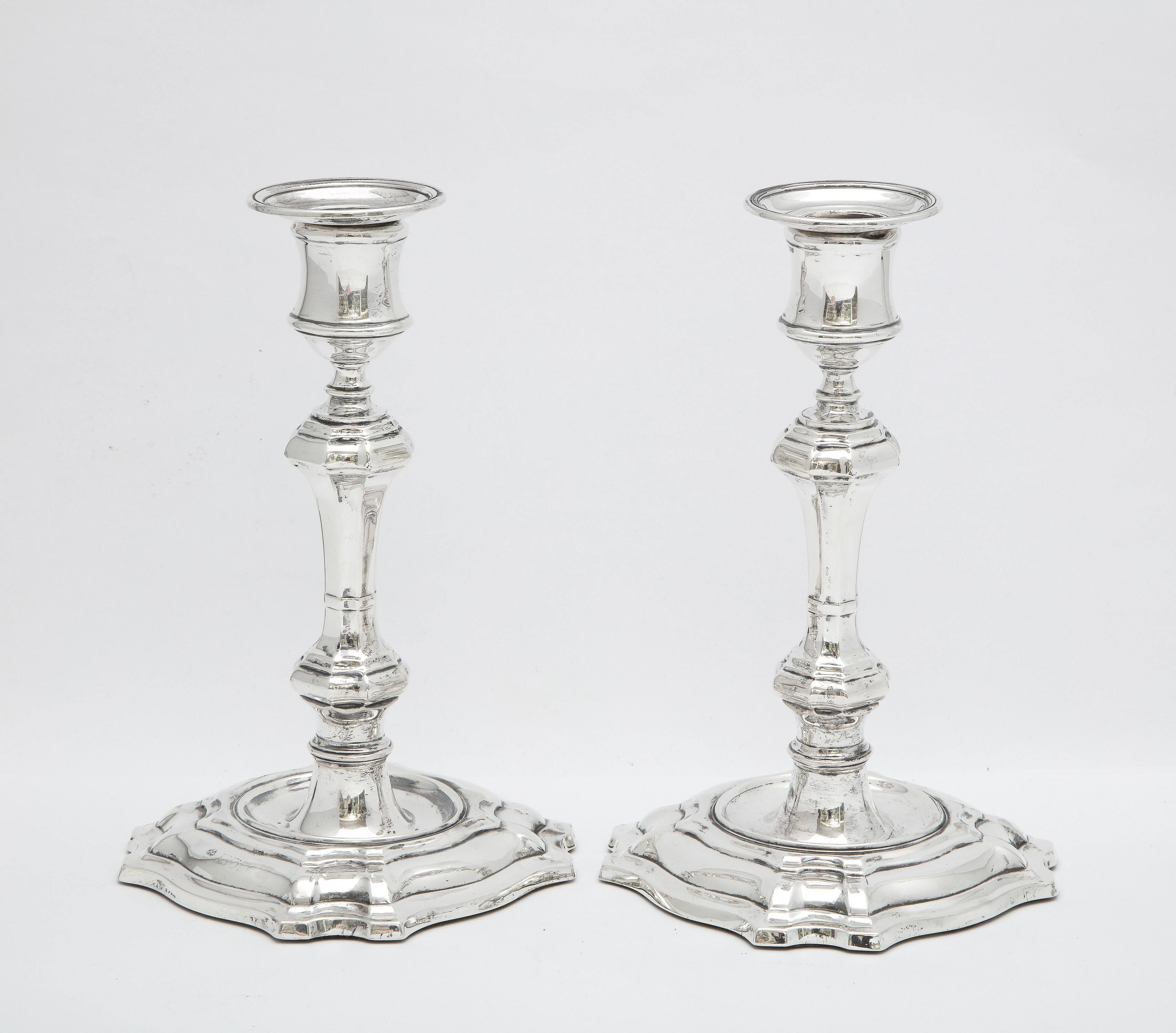 Pair of Georgian-Style Sterling Silver Candlesticks by William Hutton & Sons In Good Condition In New York, NY