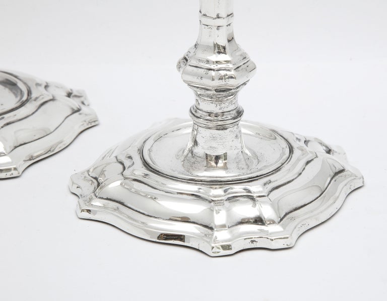 Pair of Georgian-Style Sterling Silver Candlesticks by William Hutton & Sons For Sale 1