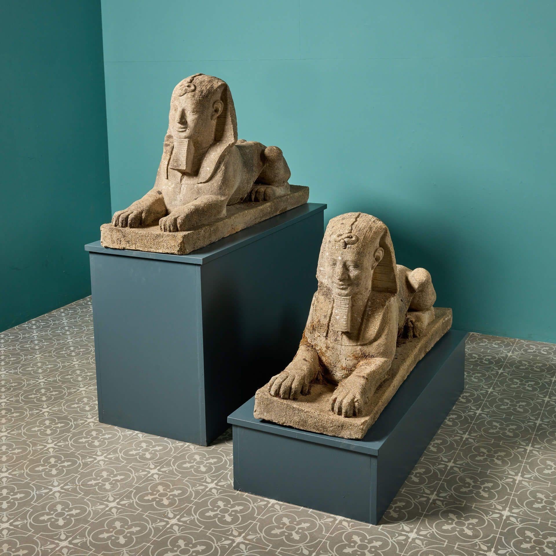 Paar Stein-Sphinx-Gartenstatuen im georgianischen Stil im Angebot 1