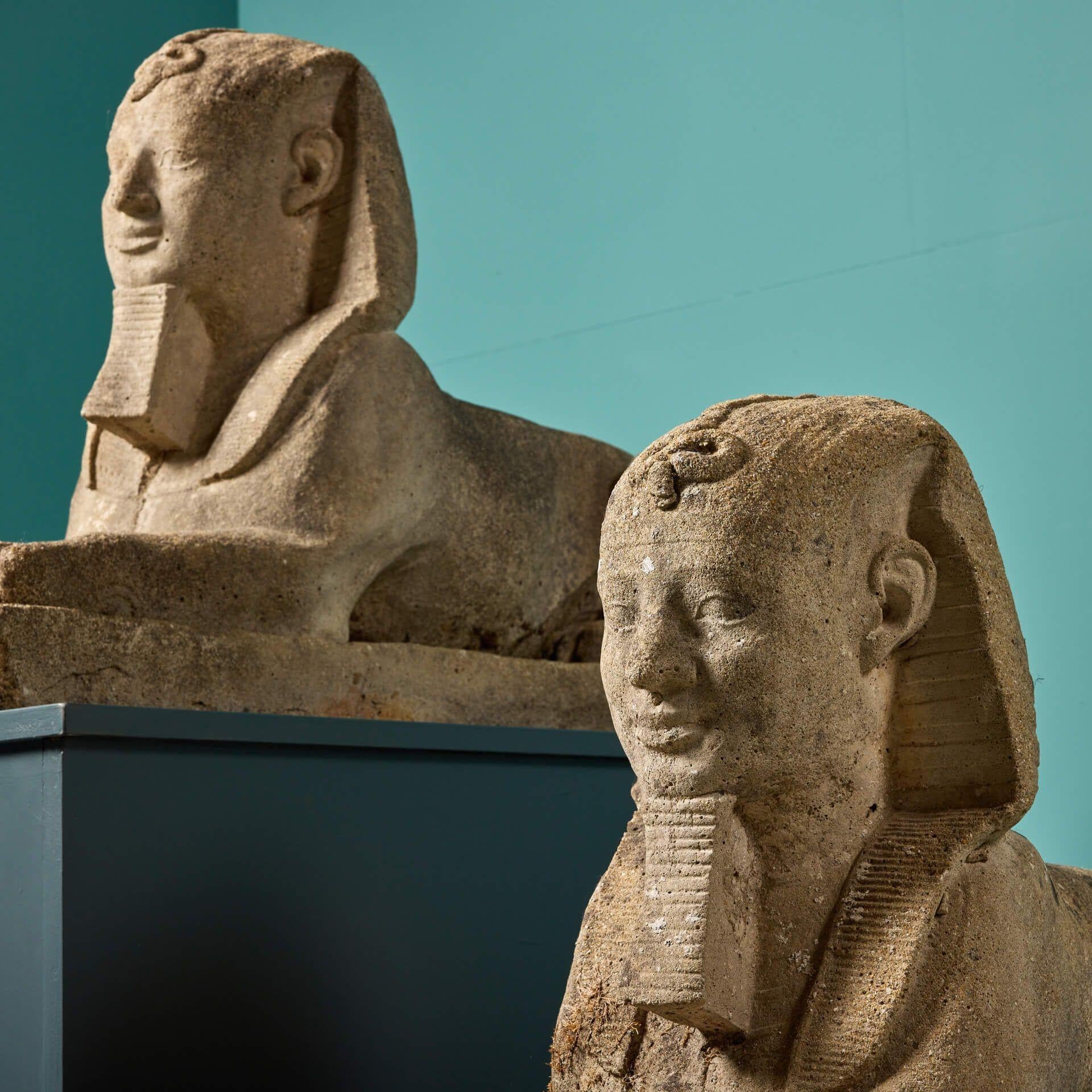 Paar Stein-Sphinx-Gartenstatuen im georgianischen Stil im Angebot 2