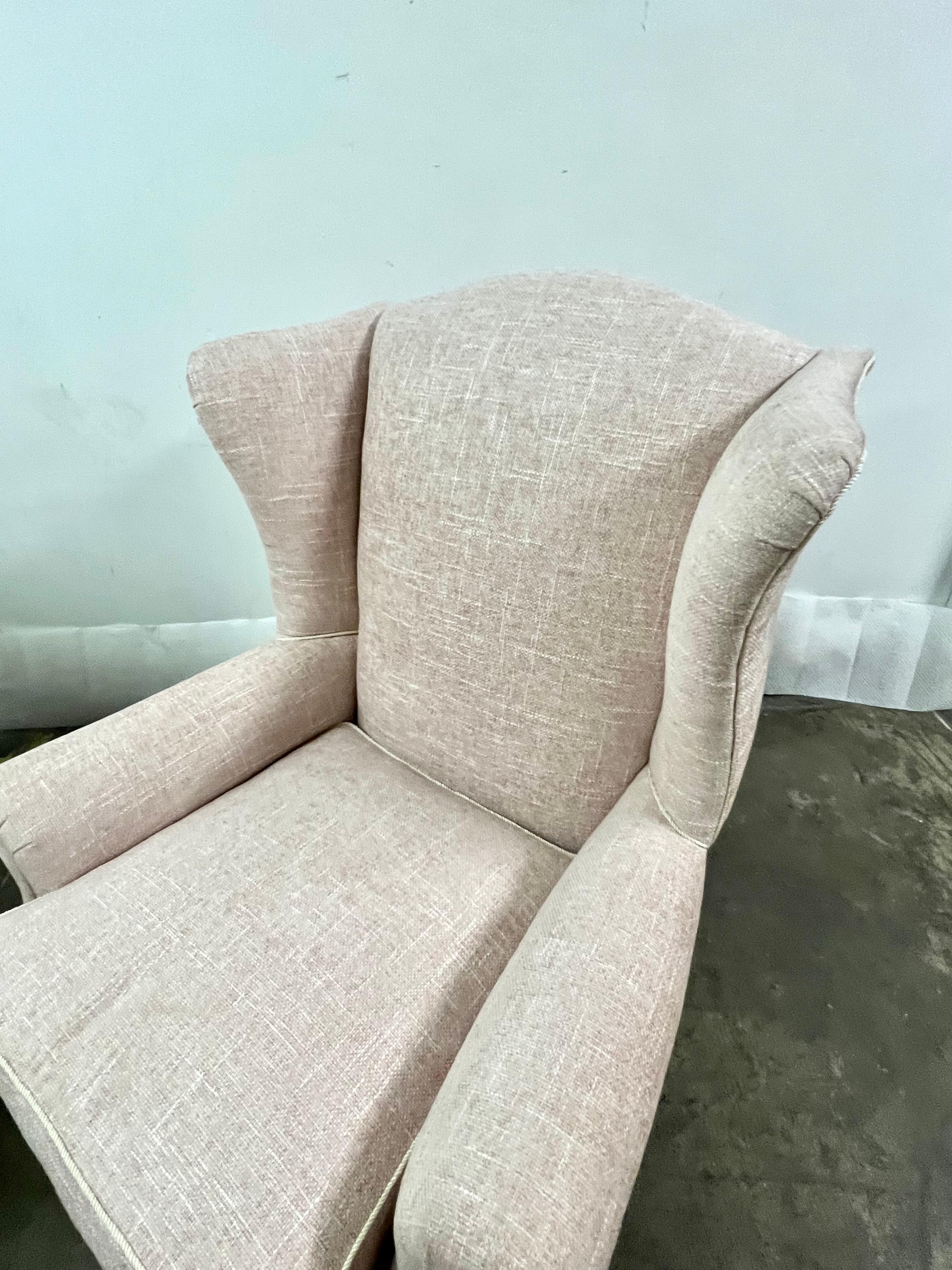 Pair of Georgian Style Wingback Chairs Upholstered in Linen For Sale 3