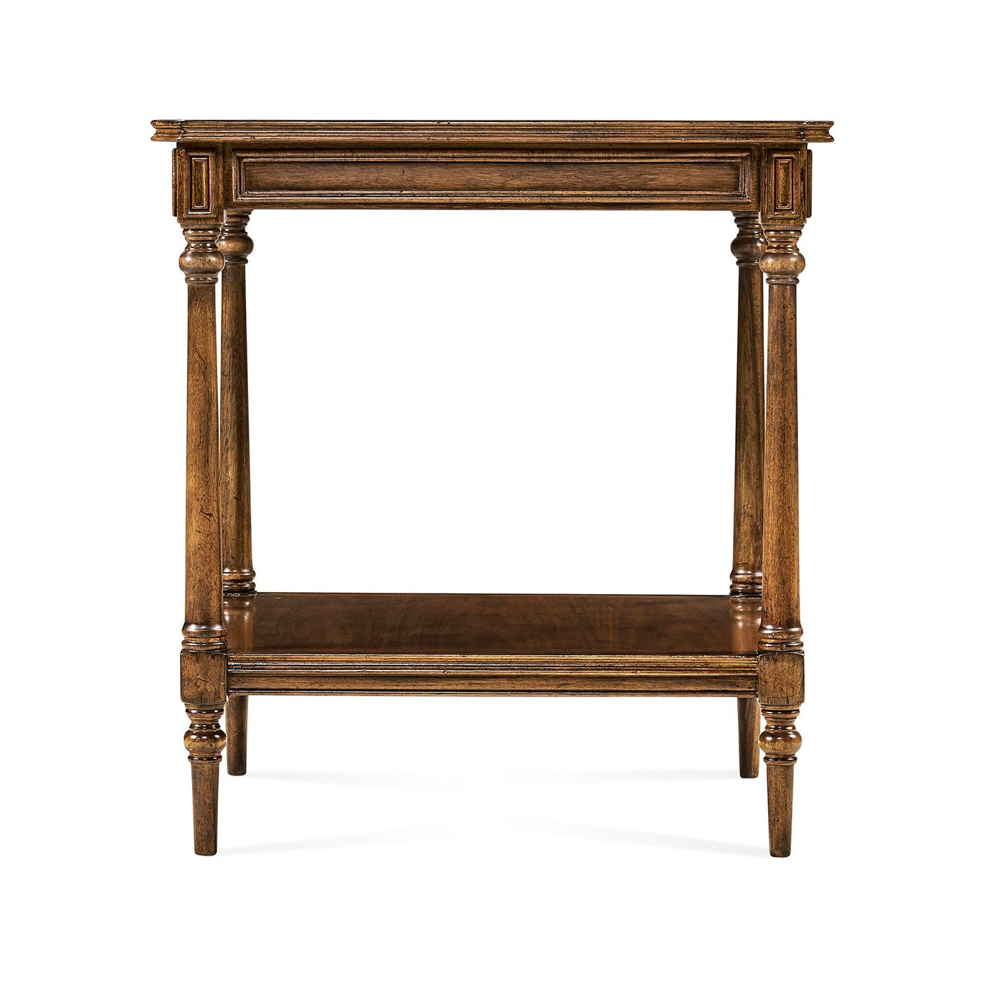 Noyer Paire de tables d'appoint géorgiennes en noyer en vente
