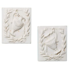Coppia di targhe in marmo statuario bianco georgiano