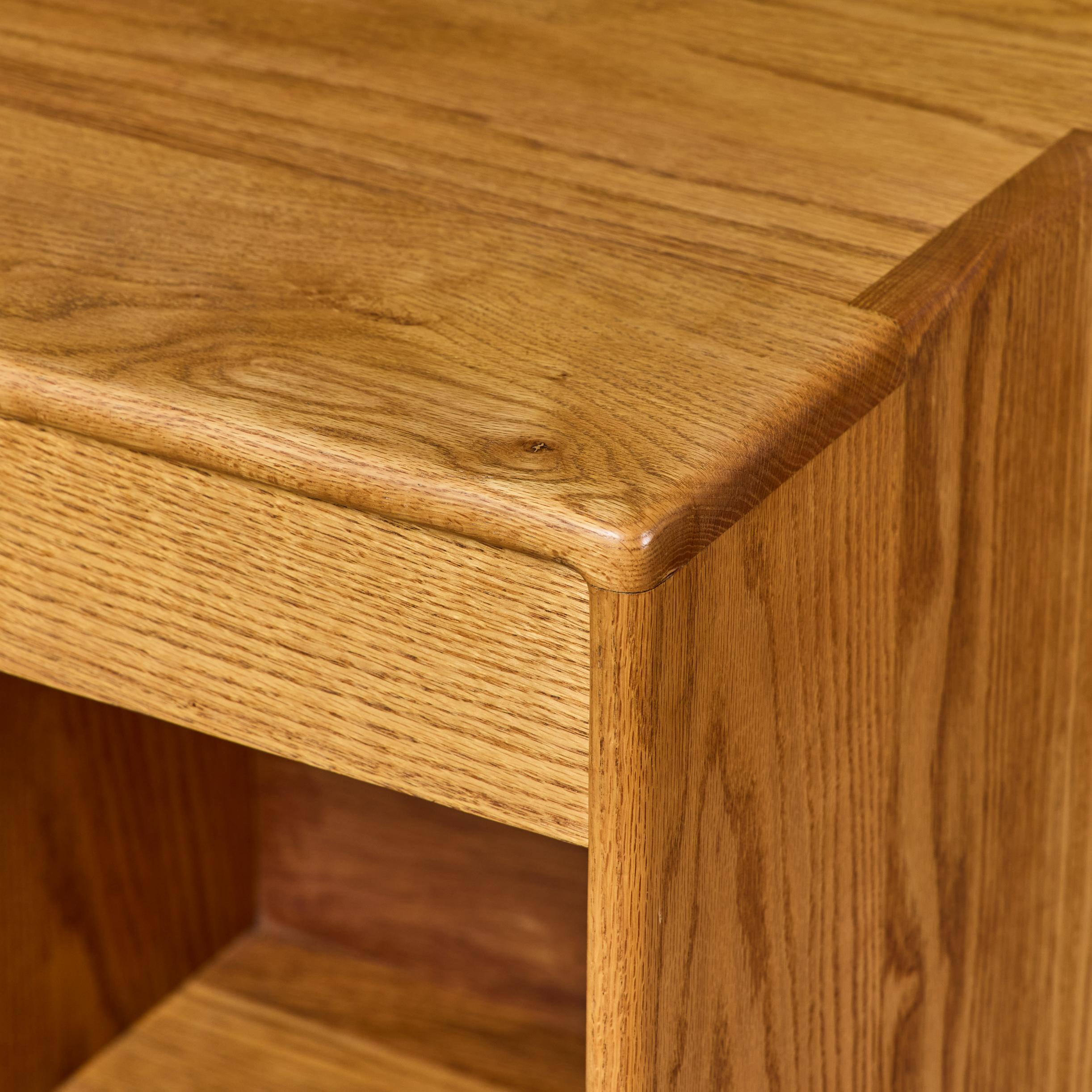 Coppia di comodini in Oak Oak di Gerald McCabe per Eon Furniture in vendita 6