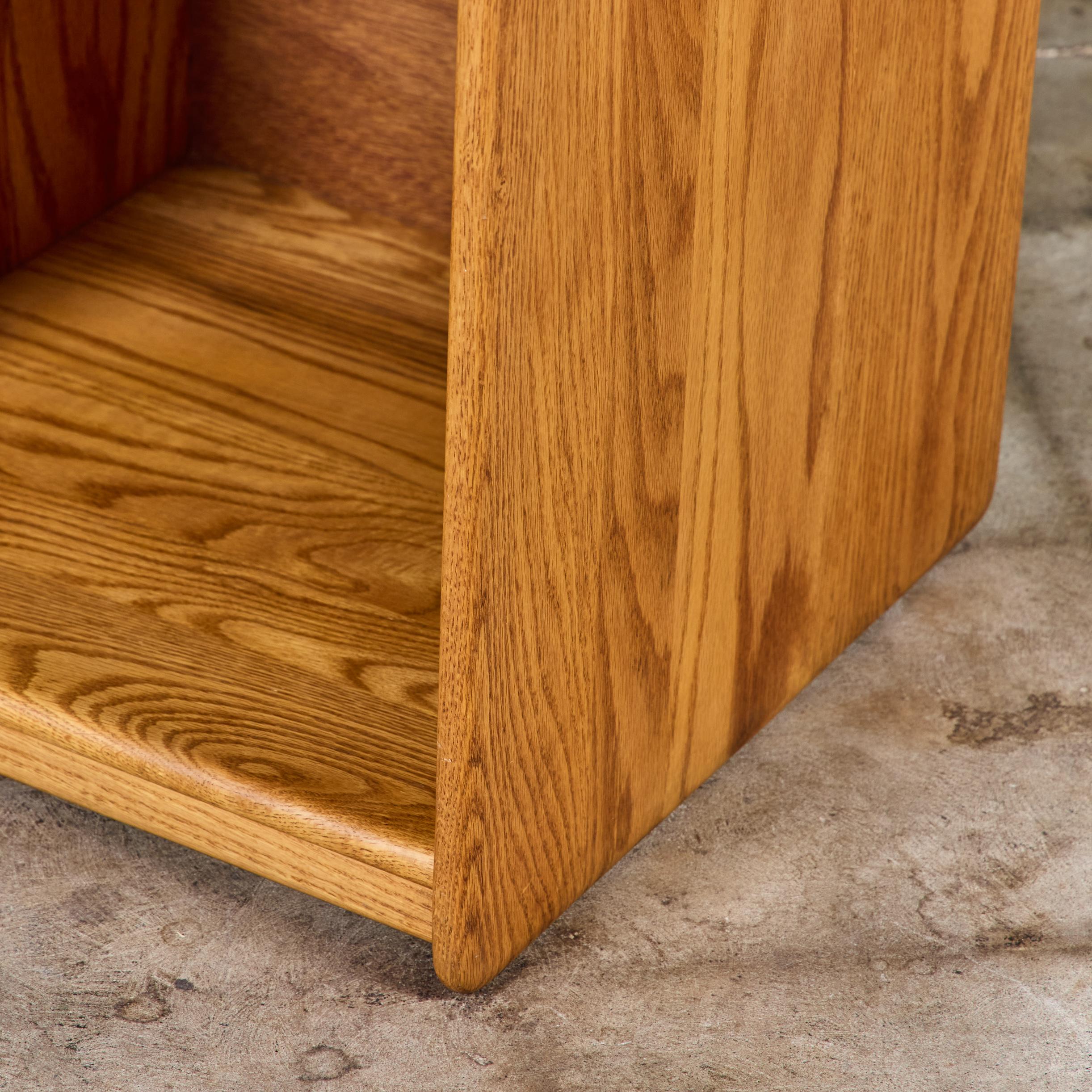 Coppia di comodini in Oak Oak di Gerald McCabe per Eon Furniture in vendita 8