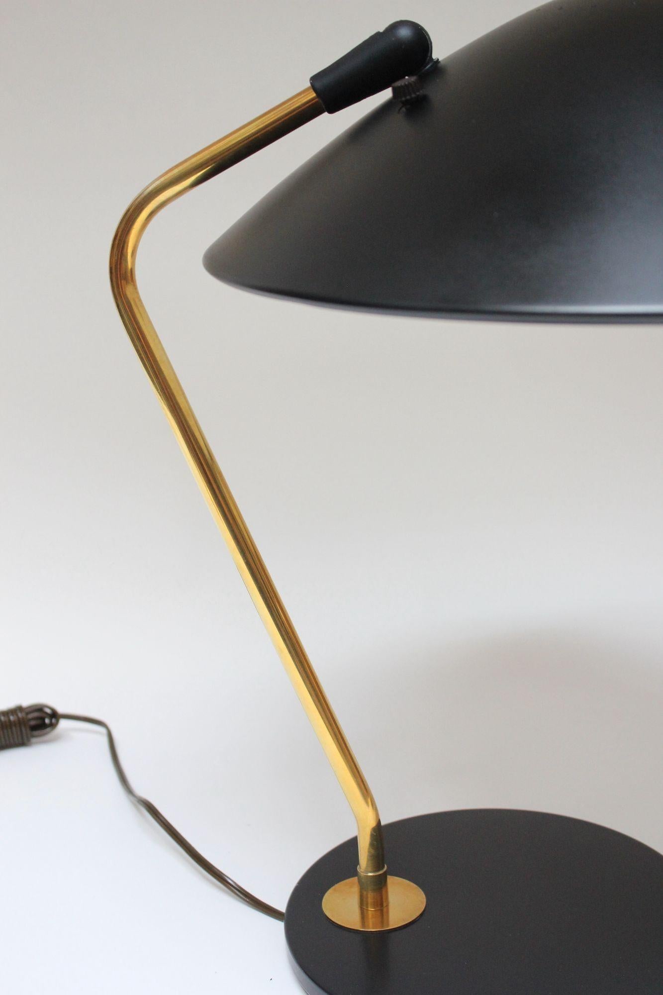 Ein Paar Tischlampen aus Messing und Metall von Gerald Thurston für Lightolier im Angebot 10