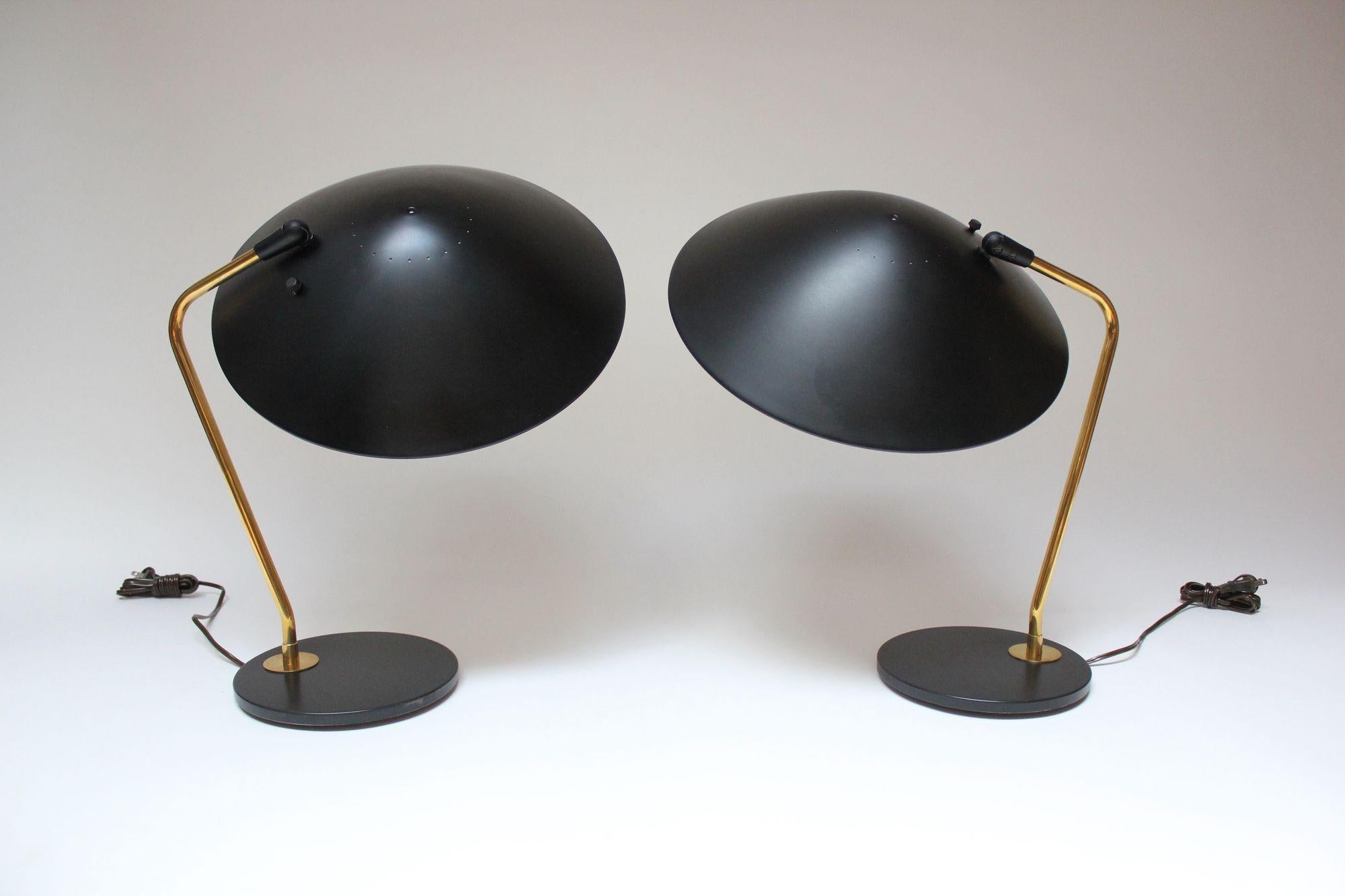 Mid-Century Modern Pair of Gerald Thurston for Lightolier Brass and Metal Table Lamps For Sale