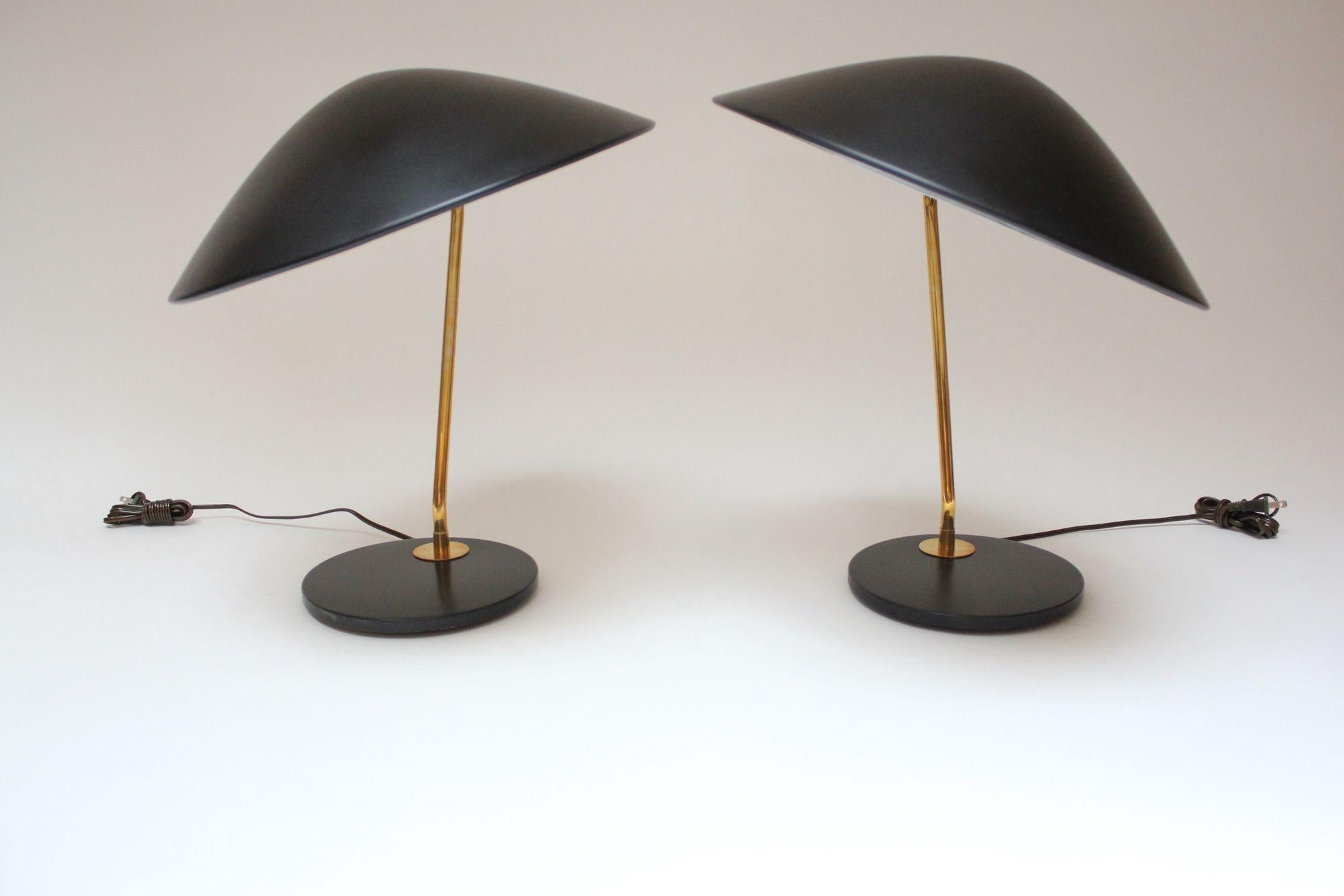 Pair of Gerald Thurston for Lightolier Brass and Metal Table Lamps In Good Condition For Sale In Brooklyn, NY
