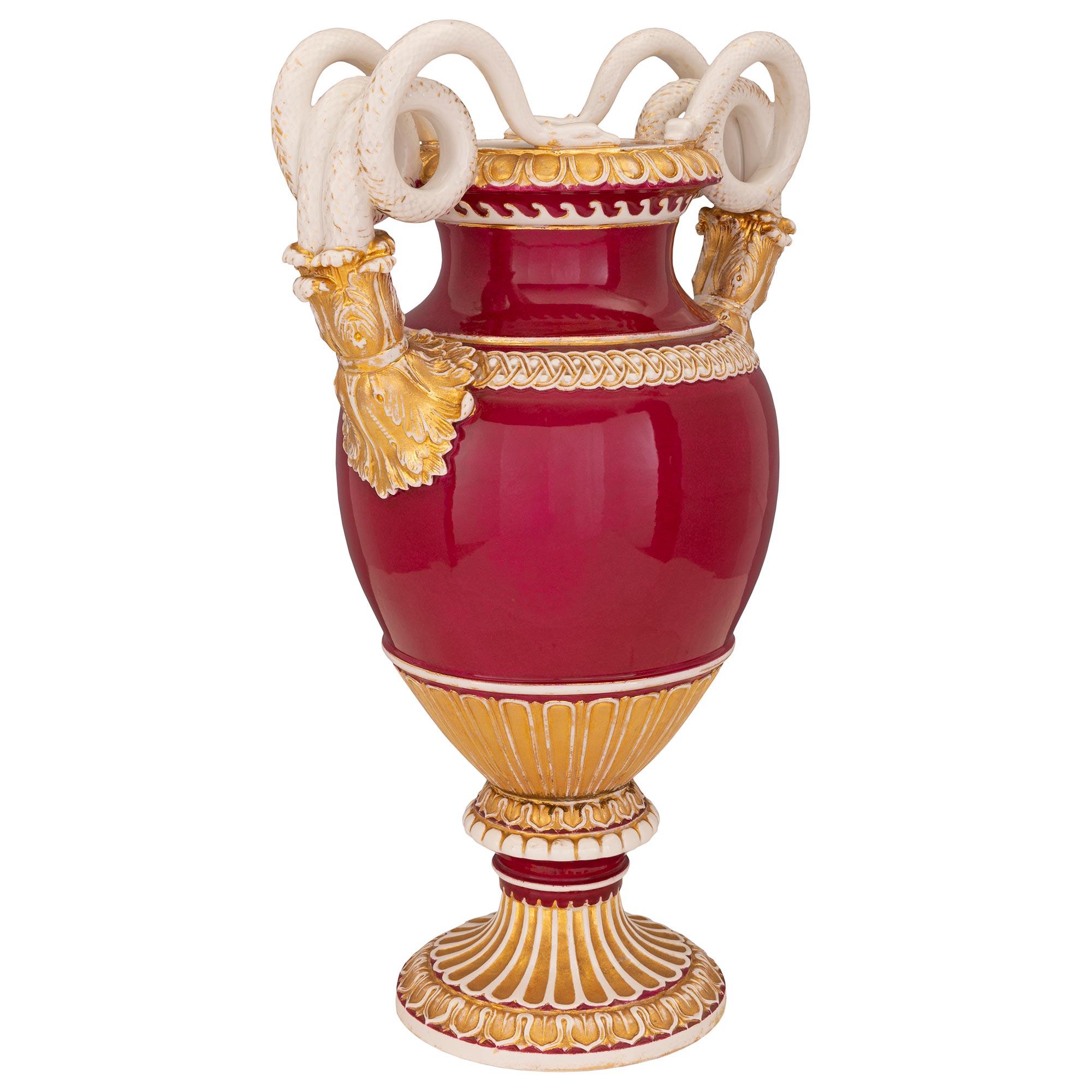 Néoclassique Paire d'urnes en porcelaine de St. Meissen néo-classique allemande du 19ème siècle en vente